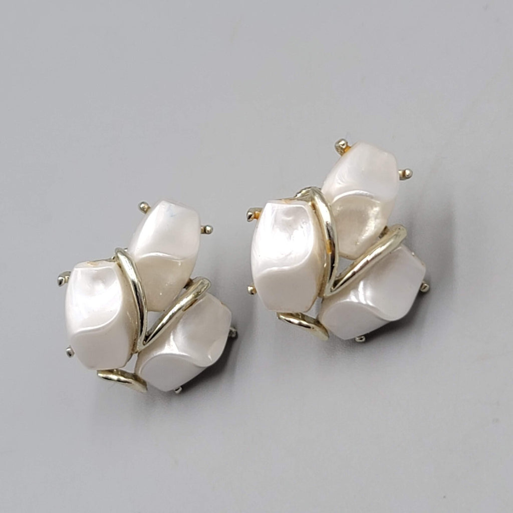 Vintage Star Clip on Earrings White Thermoset Gold tone Screw Back 1"