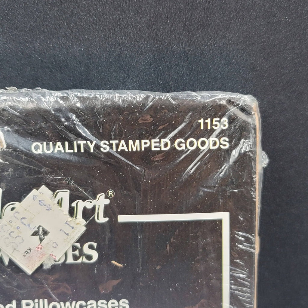 Wonder Arts 1153 Stamped Embroidery Perle Pair Pillowcase Kit New Old Stock