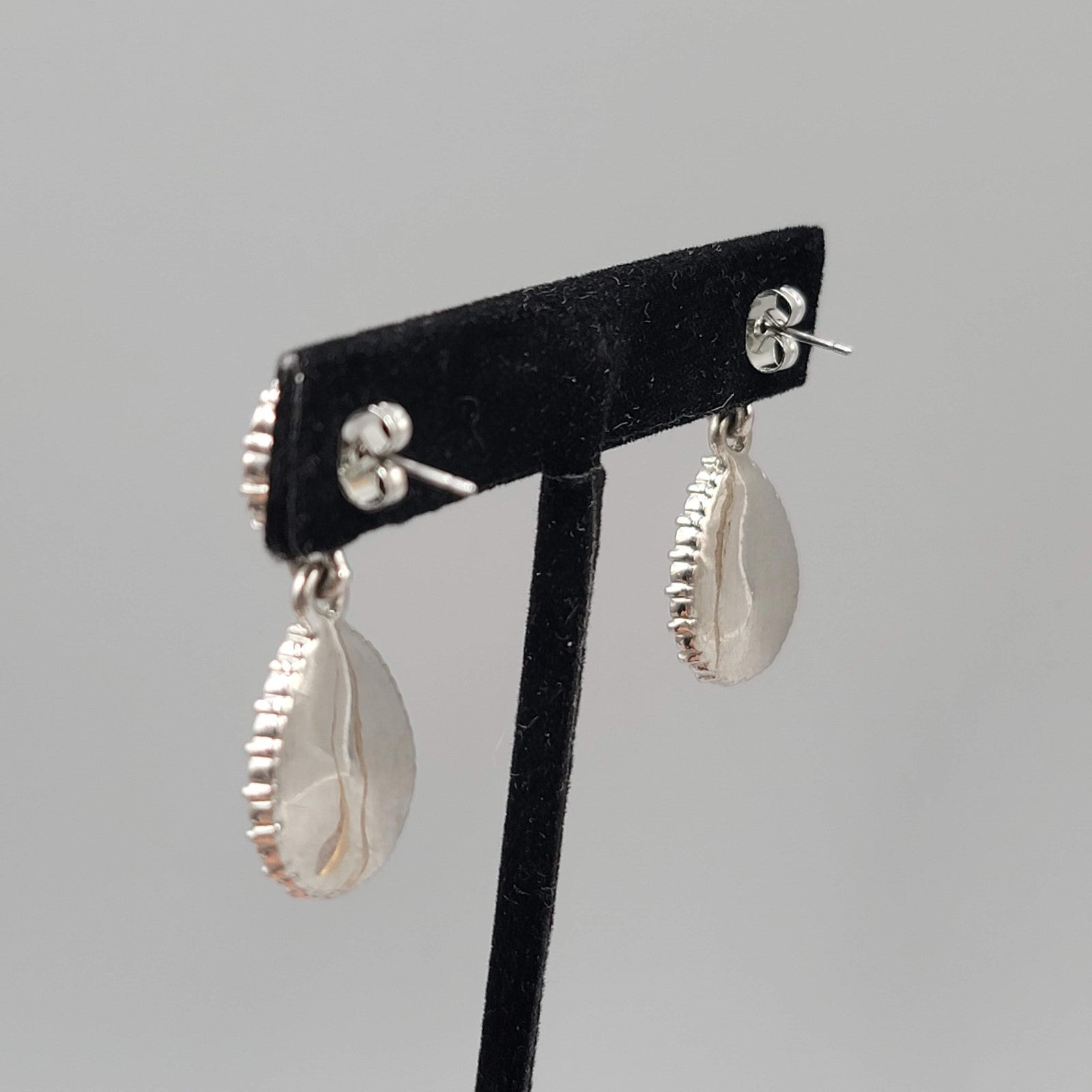 Blue Faceted Crystal Teardrop Pierced Earrings Silver tone Dangle 1.5 in
