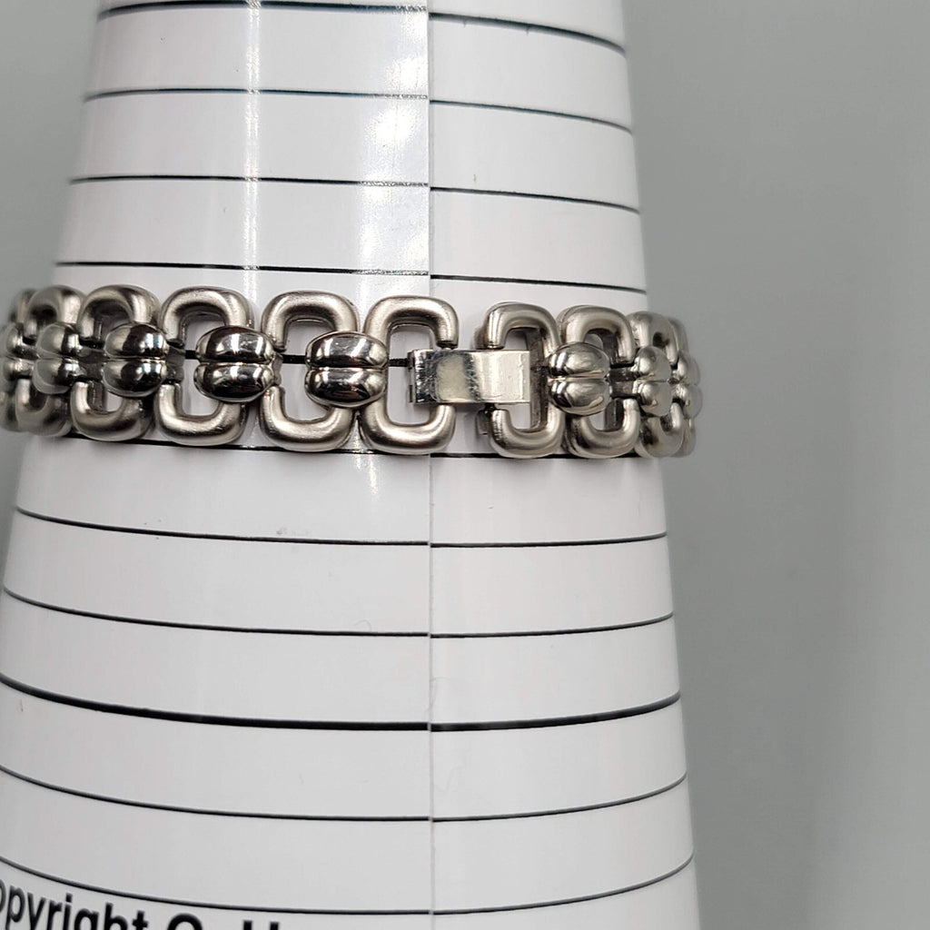 Kathy Ireland Quartz Watch Silver tone Stainless Band Women NEEDS BATTERY!