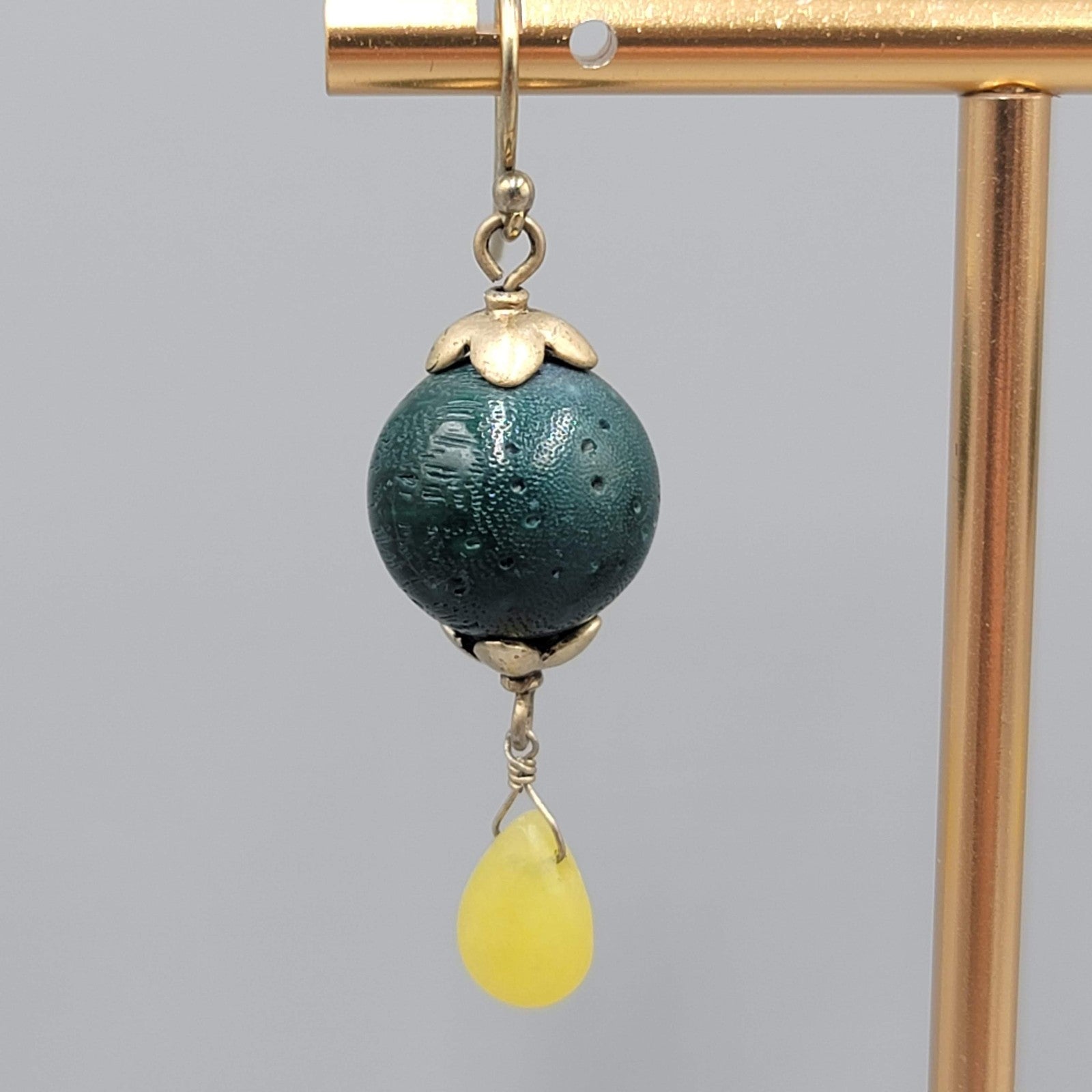 Green Stone Bead Pierced Earrings Yellow Teardrop Gold tone Dangle 1 3/8"