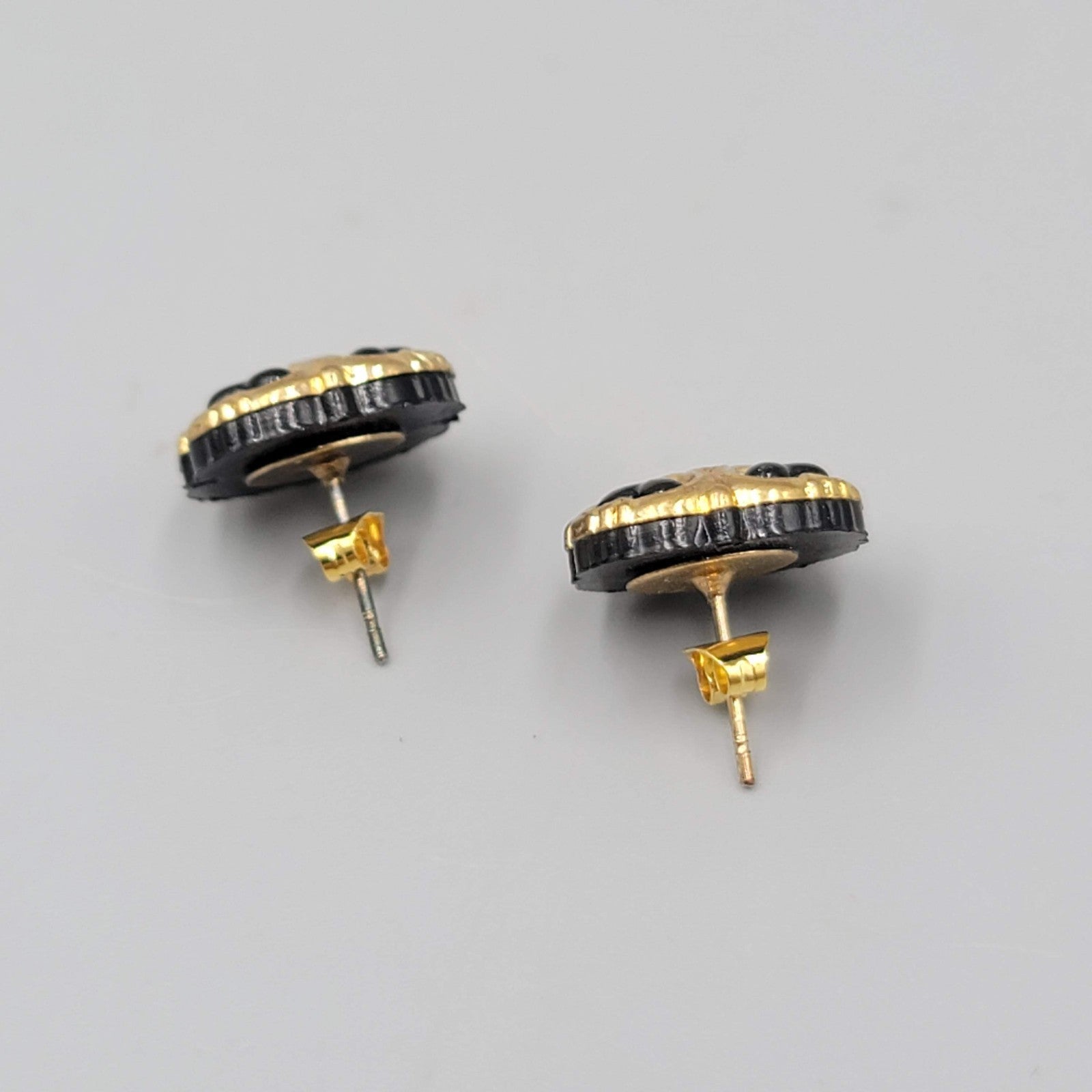 Vintage Stud Pierced Earrings Black and Gold tone  1/2"