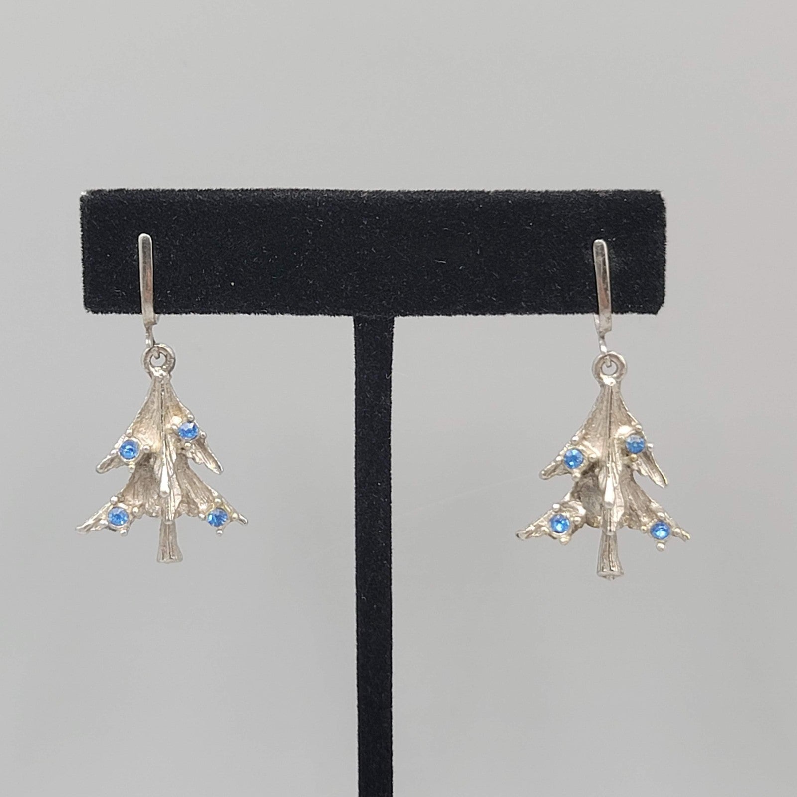 Vtg Christmas Tree Blue Rhinestone Clip on Earrings Silvertone Dangle  1 1/8"