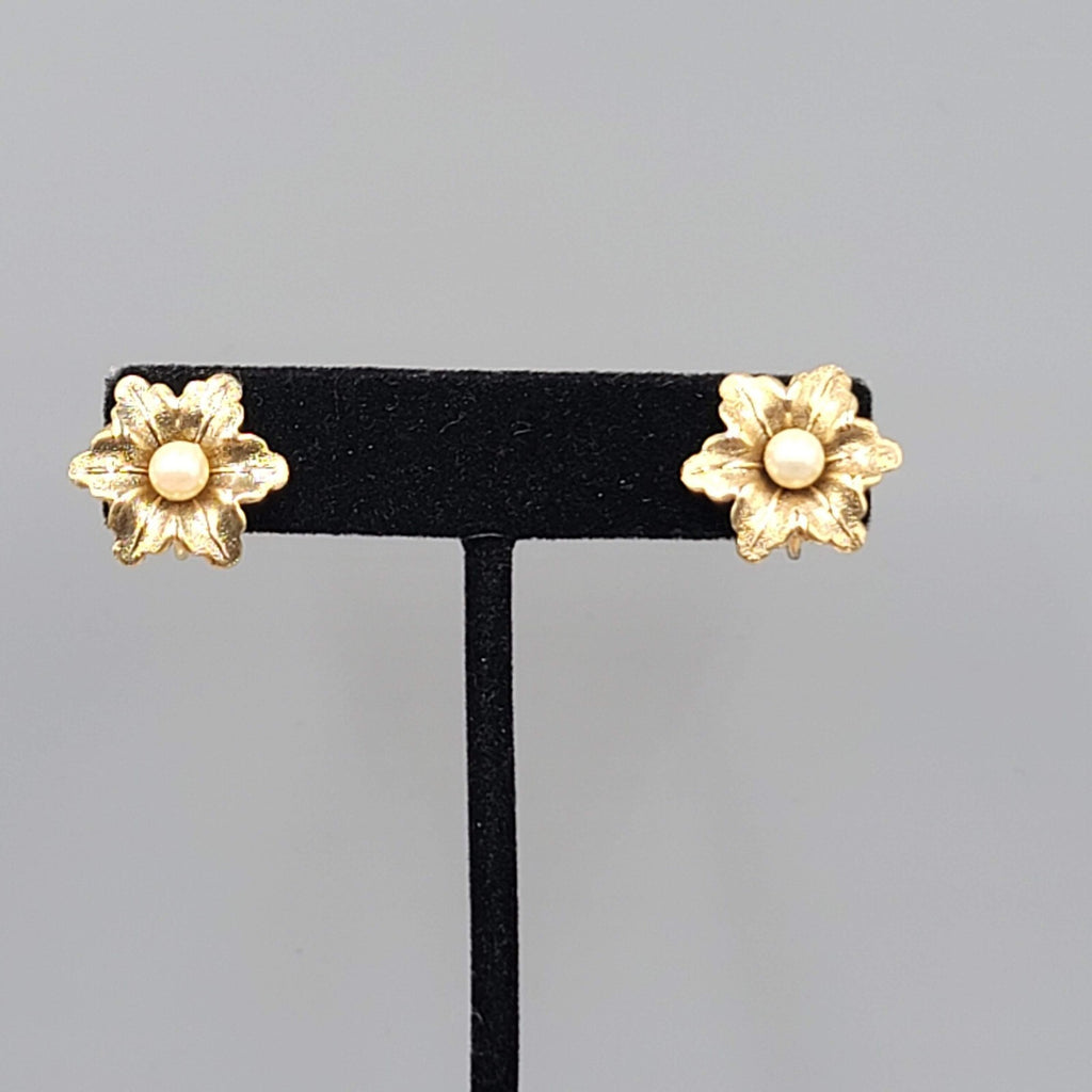 Vintage Flower Stud Clip on Earrings Gold tone Faux Pearl 3/4"