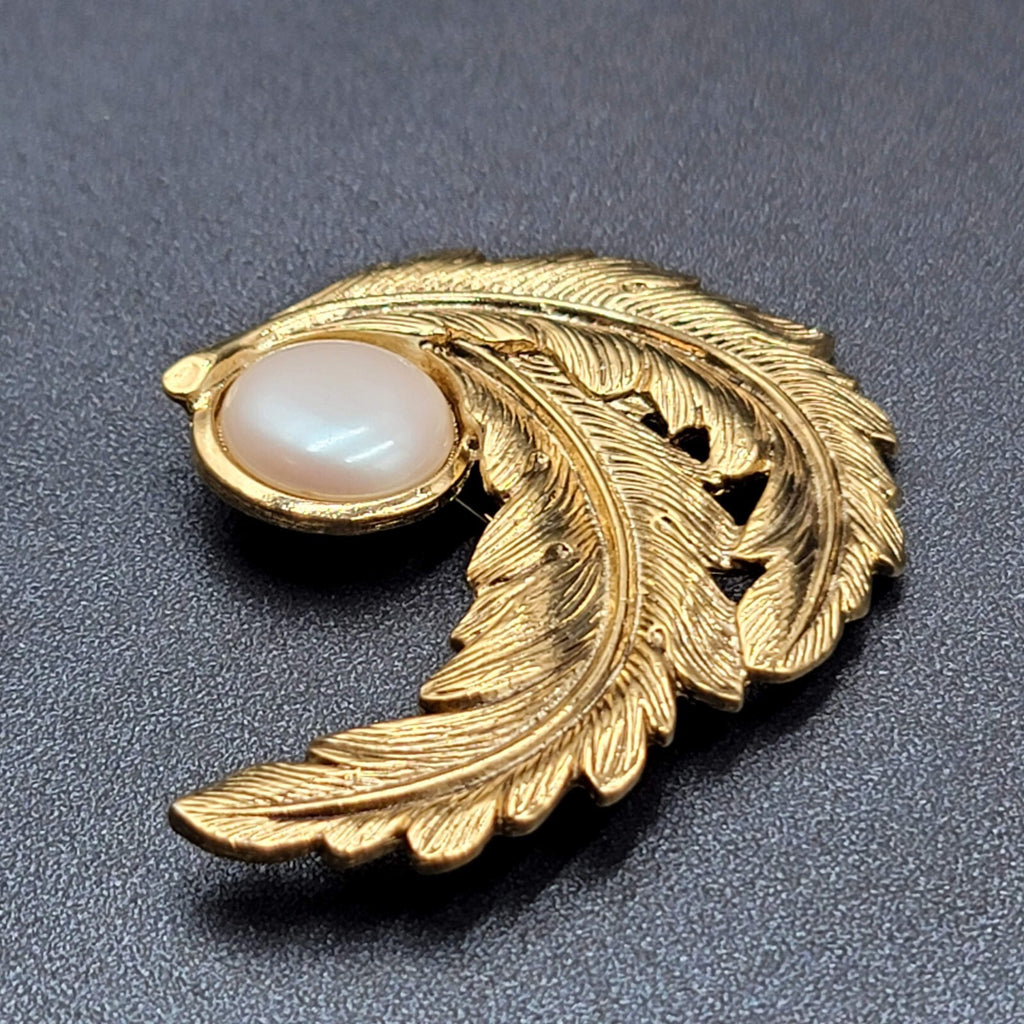 Vintage Brooch Pin Jewelry Costume Leaf Imitation Pearl Gold tone 2.75"