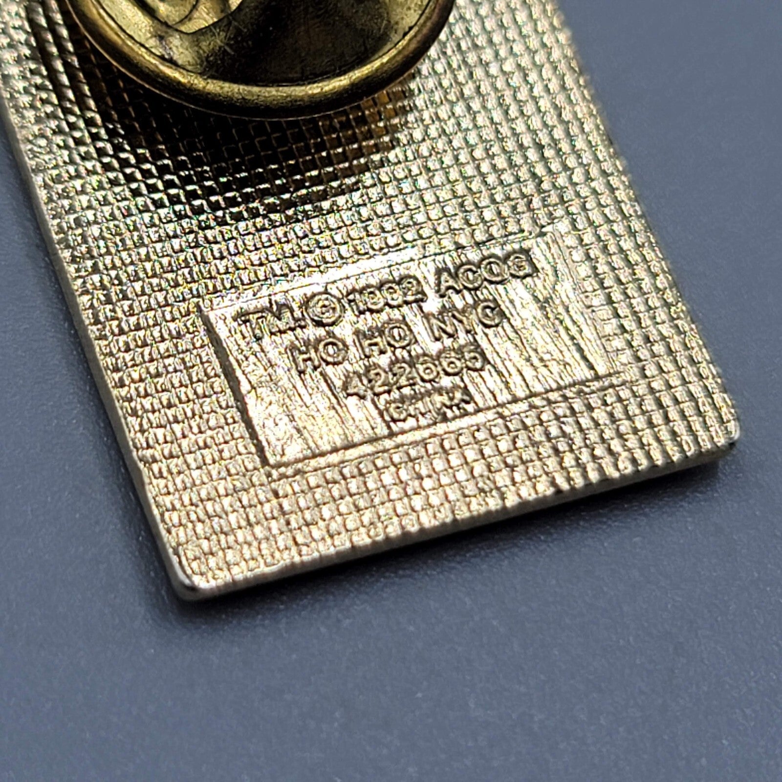 Vintage 1996 Atlanta Olympic Games Torch Vintage Gold Tone Lapel Hat Tie Pin