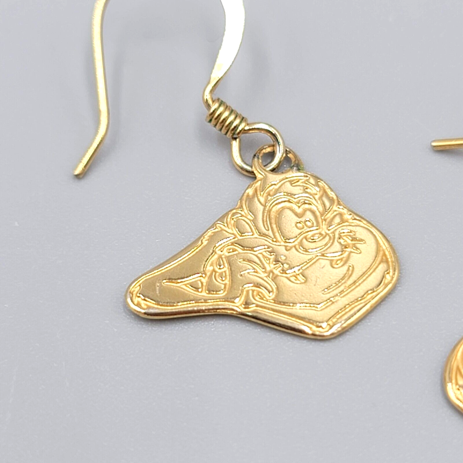 Vintage Tasmanian Devil Pierced Earrings Gold tone Dangle Six Flags Souvenir .5"