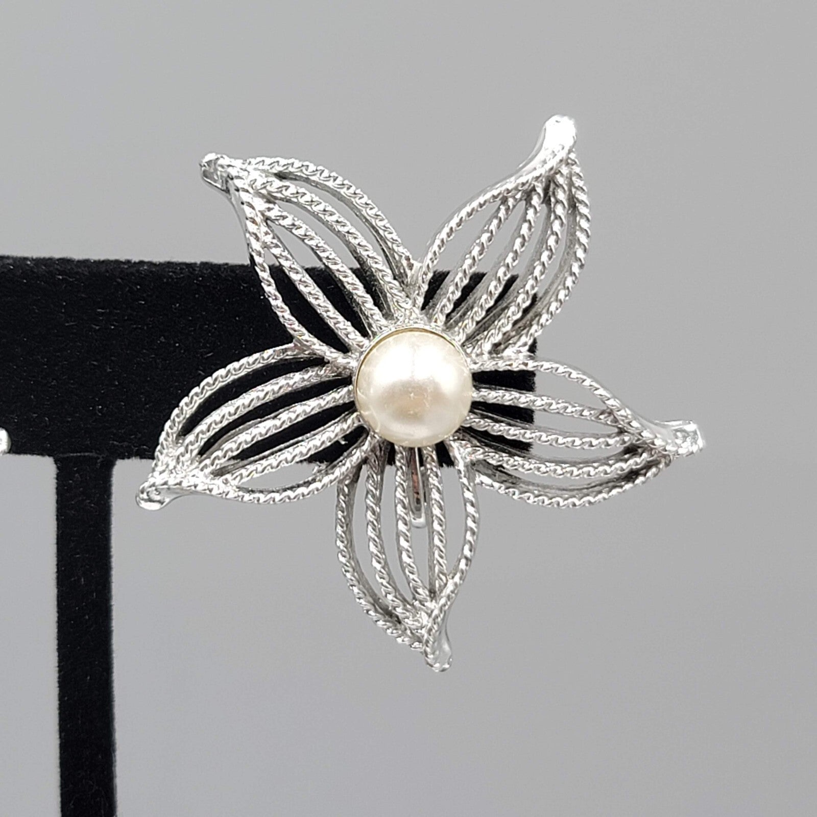 Vintage Flower Clip on Earrings Silver tone Sarah Cov White Faux Pearl 1.5"