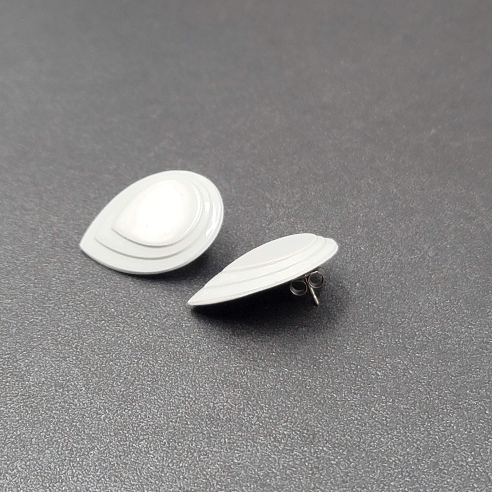 1980s Vintage Pierced Earrings Gray Enamel Geometric Drop Studs 1"