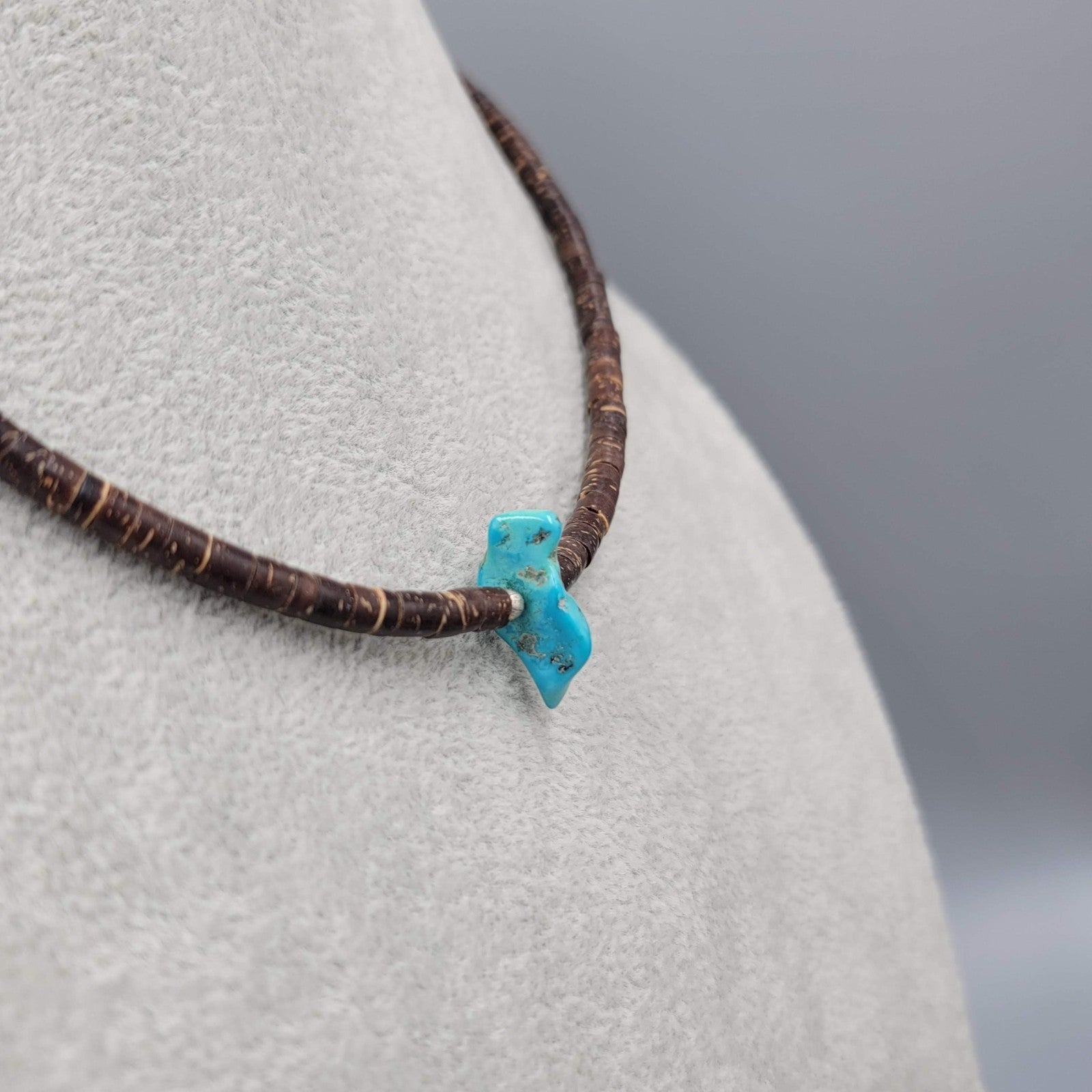 Vintage Coconut Heishi Necklace Turquoise Pendant 16 in Mens Womens