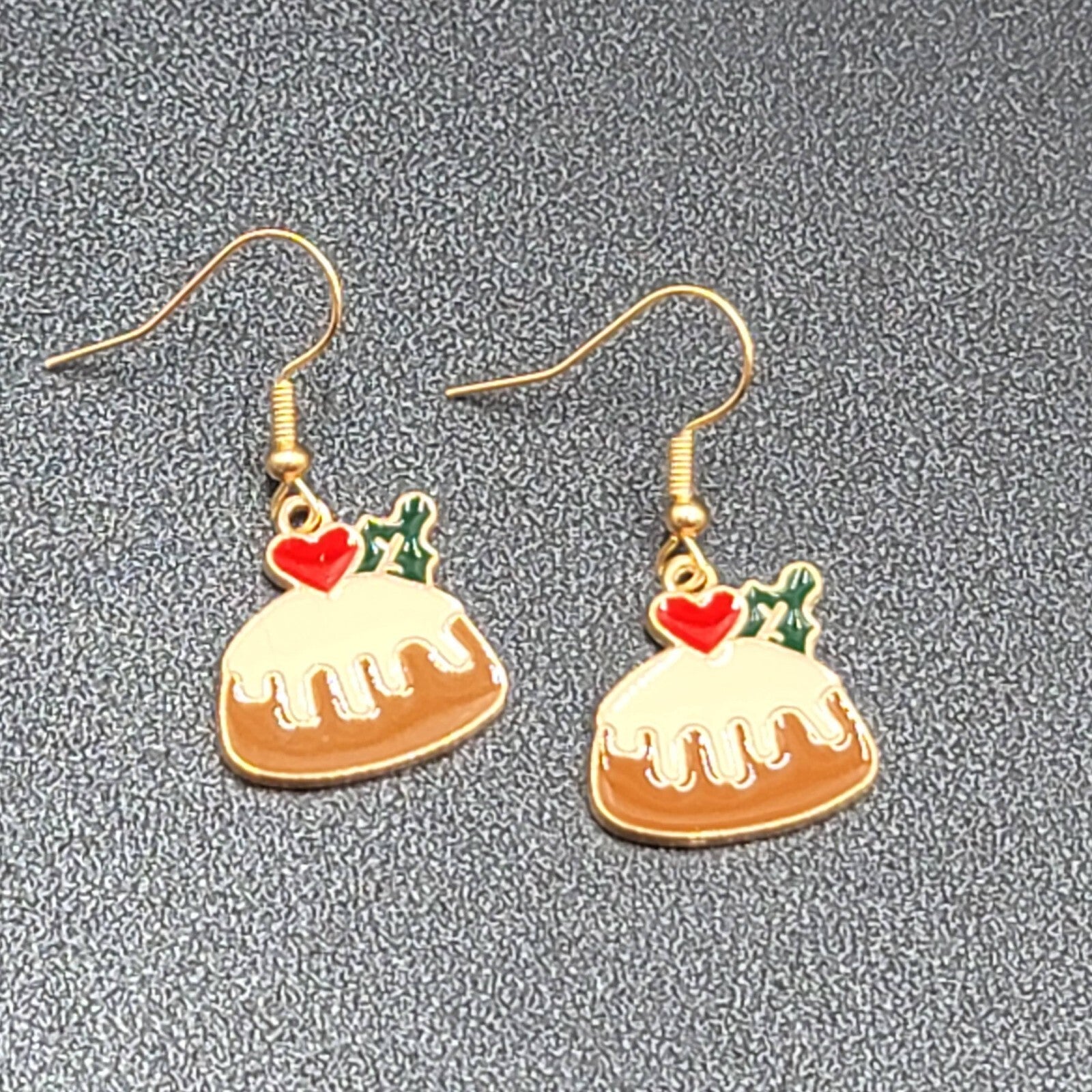 Bundt Cake Pierced Earrings Gold tone Dangle Enamel Sweet Treat 3/4"