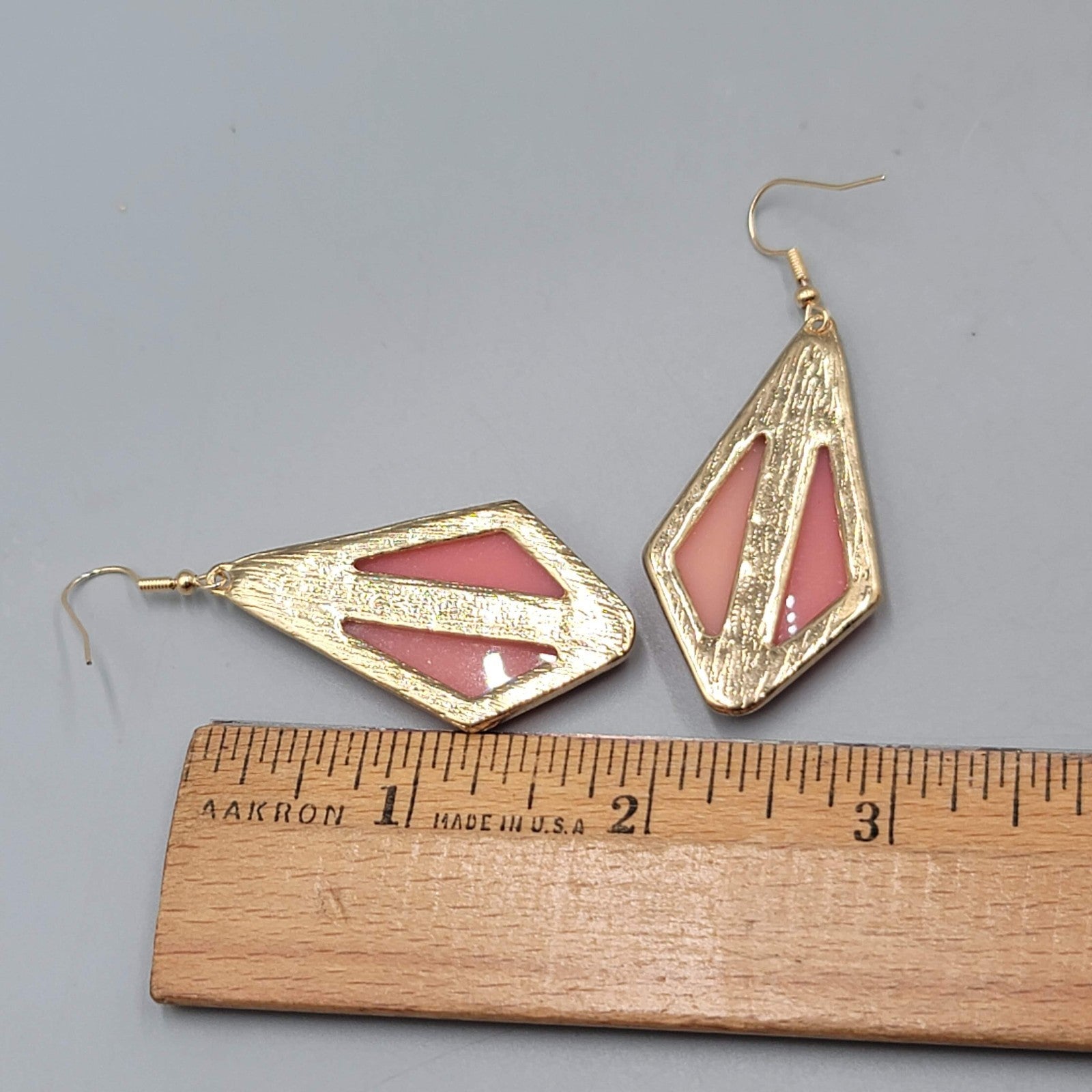 Acrylic Mauve Statement Pierced Earrings Gold tone Dangle 2 in