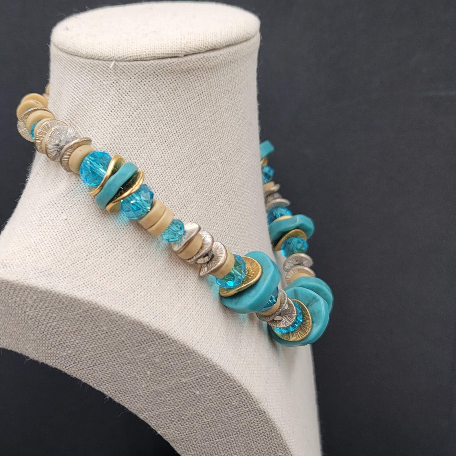 JONES NEW YORK JNY Signed Gold Tone Blue Chunky Beads Necklace 16"-19"