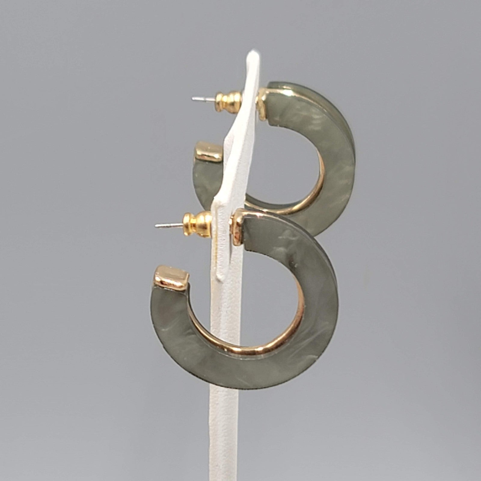 Vintage Green Resin Hoops Pierced Earrings Gold tone 1 in