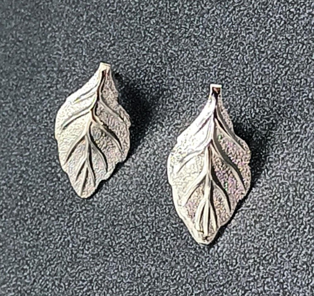 Pierced Earrings Silver tone Leaf Studs 3/4"