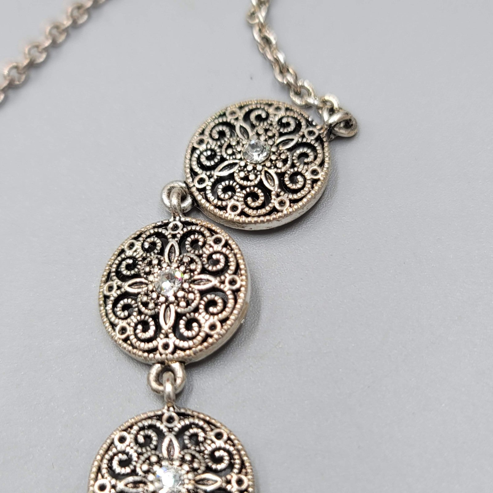 Premier Designs Round Filigree Necklace Crystal Silver tone 16"-18"