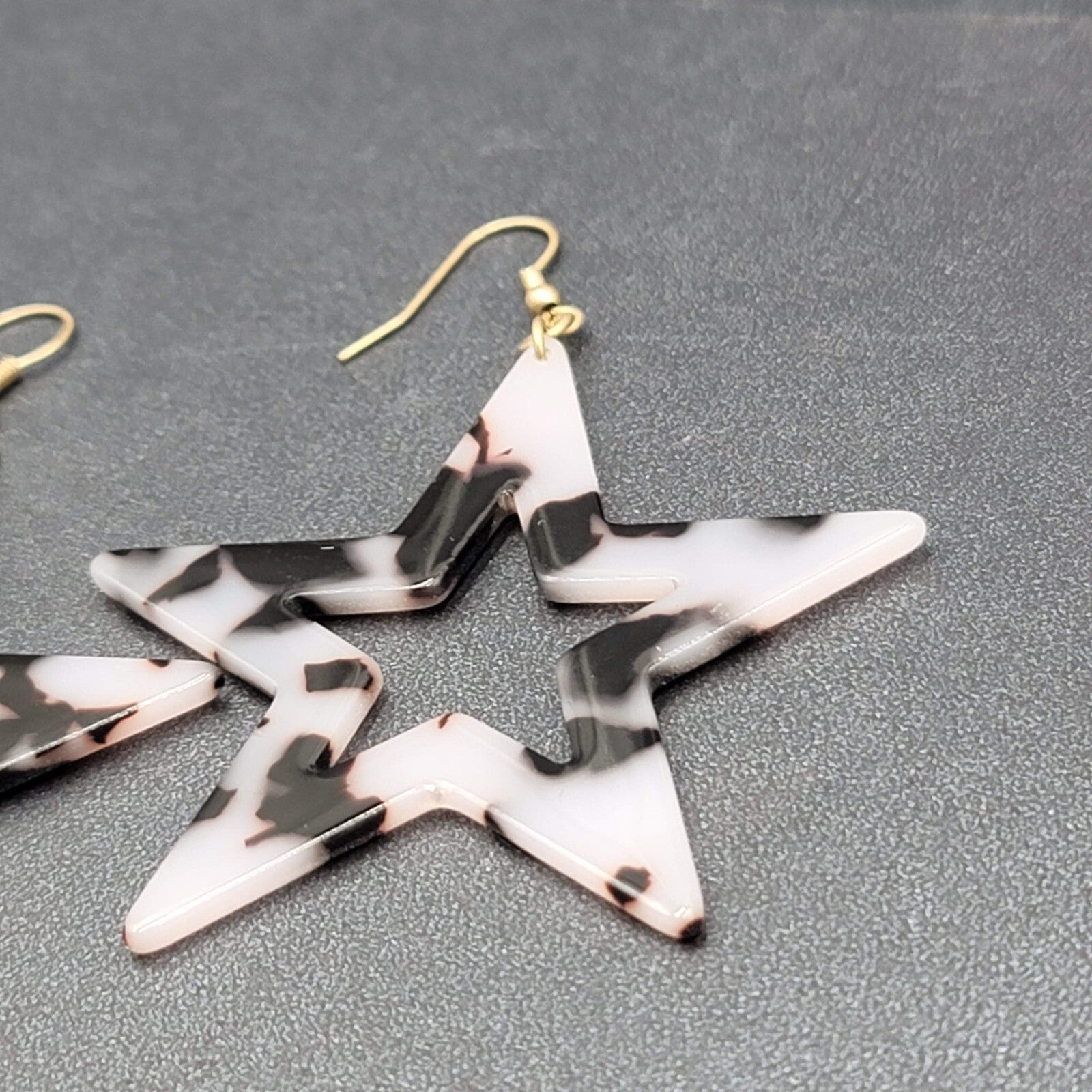 Pierced Earrings Gray Black Resin Large Open Star Dangle 2.5"
