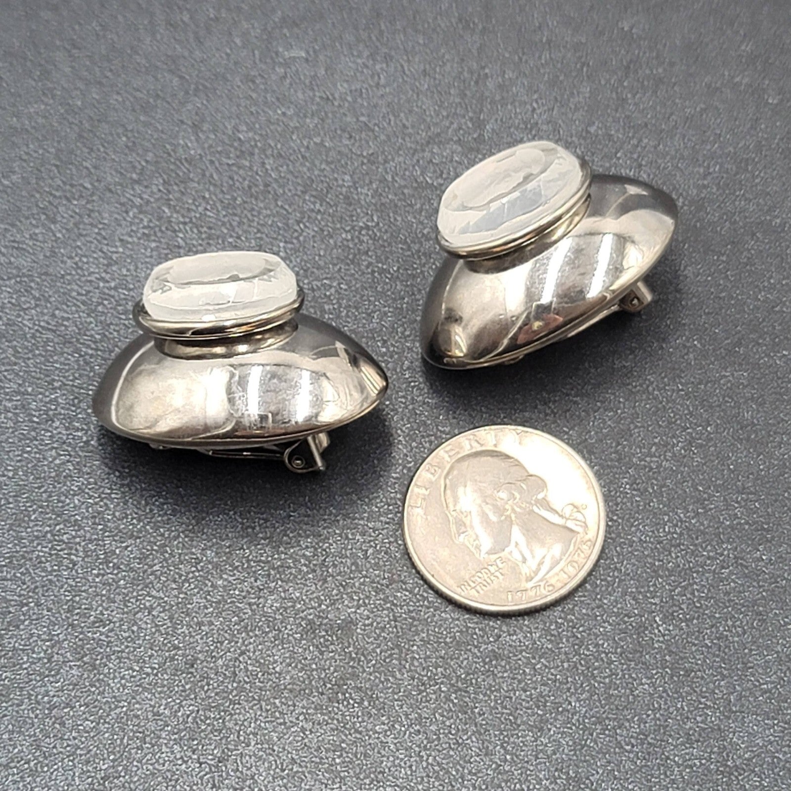Vintage ELLEN DESIGNS Clip on Earrings Silver tone Glass Intaglio Cameo 1 3/8"