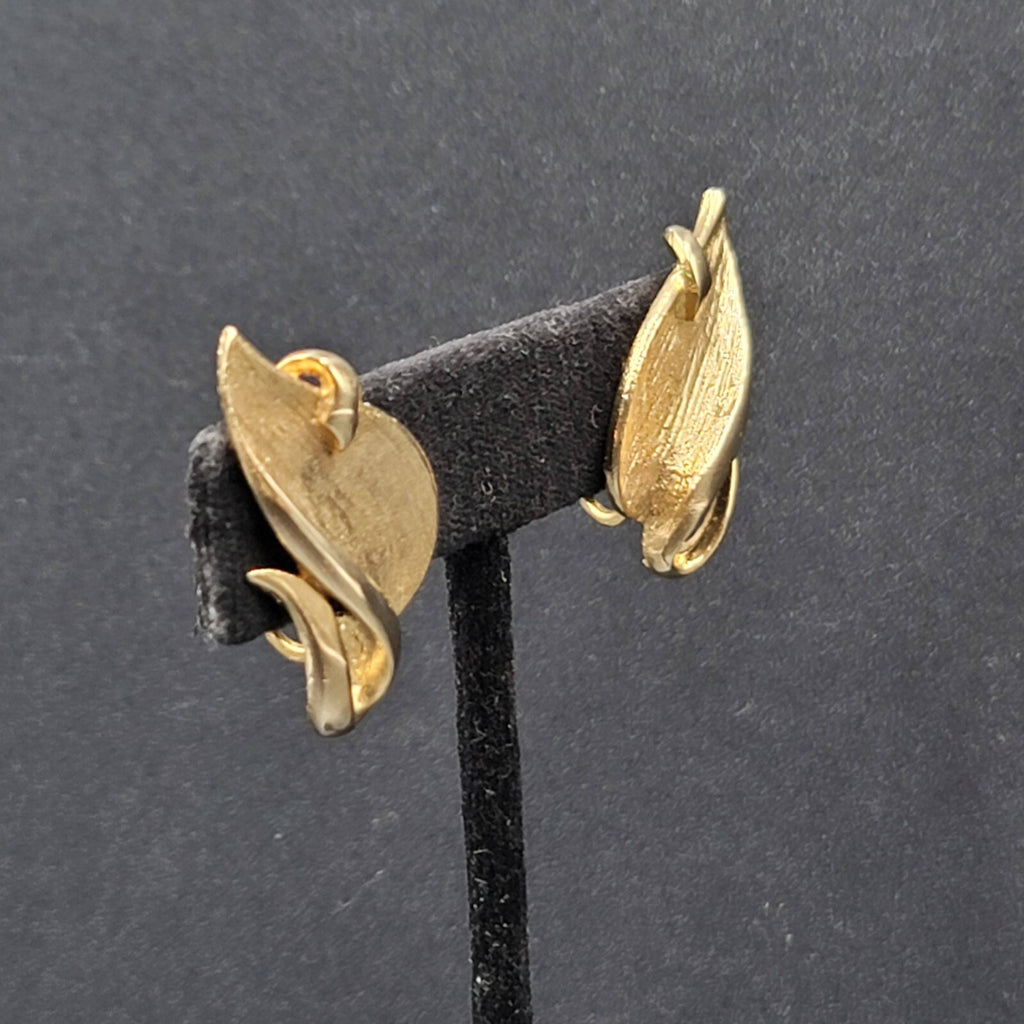 Vintage Emmons Clip on Earrings Gold Plated Climber Leaves 1 1/8"