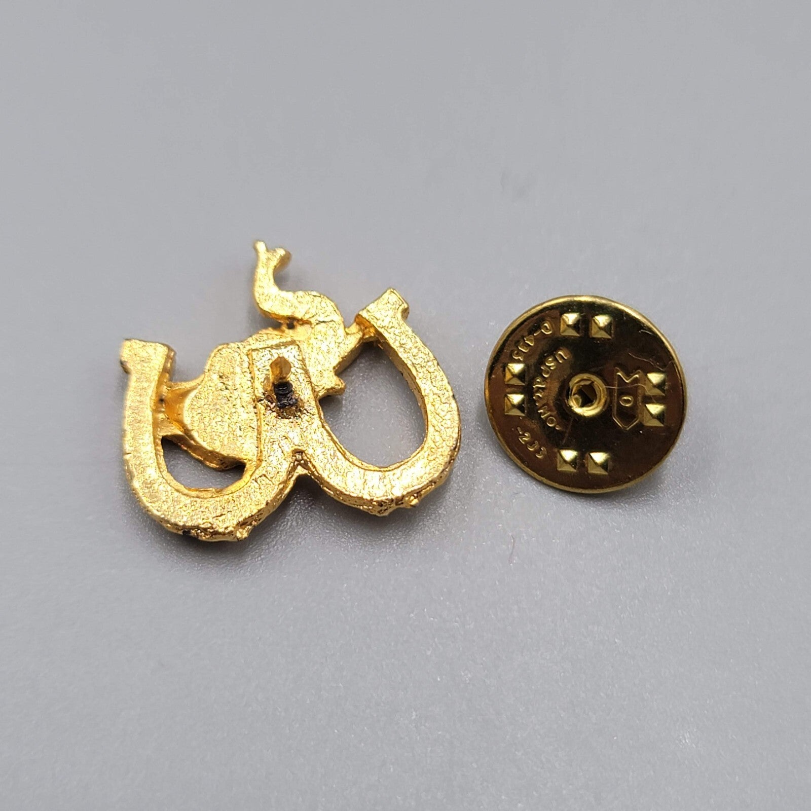 Vintage Elephant Double Horseshoes Lapel Pin Republican GOP 3/4"