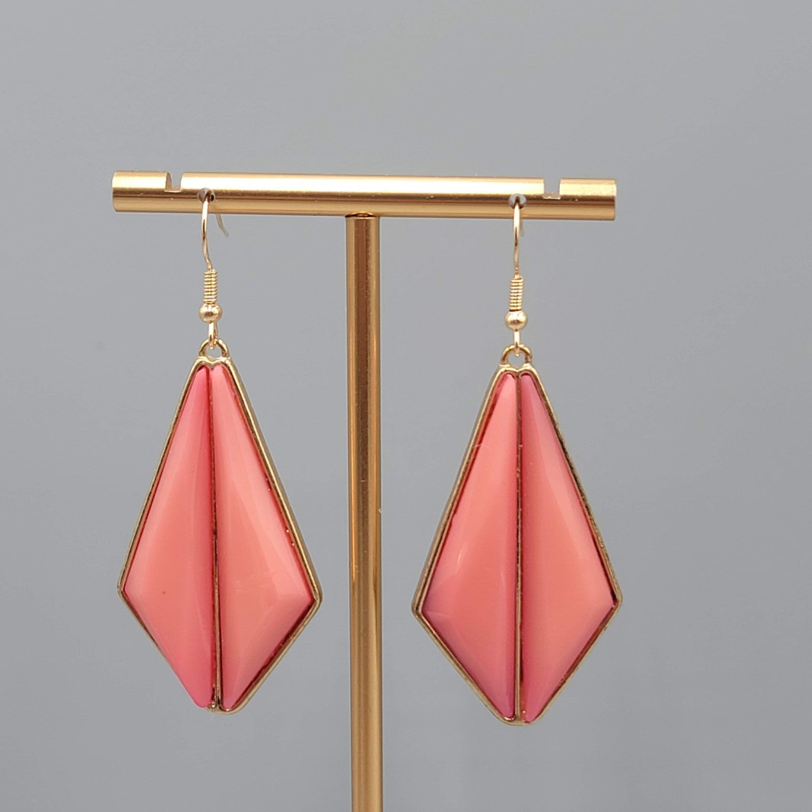 Acrylic Mauve Statement Pierced Earrings Gold tone Dangle 2 in
