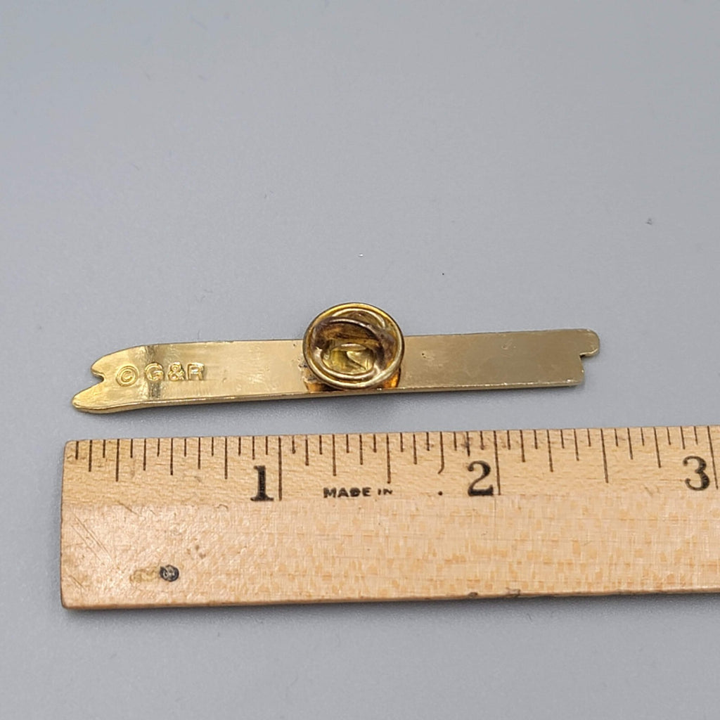 Vintage Ski Vail Beaver Creek Enamel Pin Badge Skier Skiing Travel Souvenir 1"