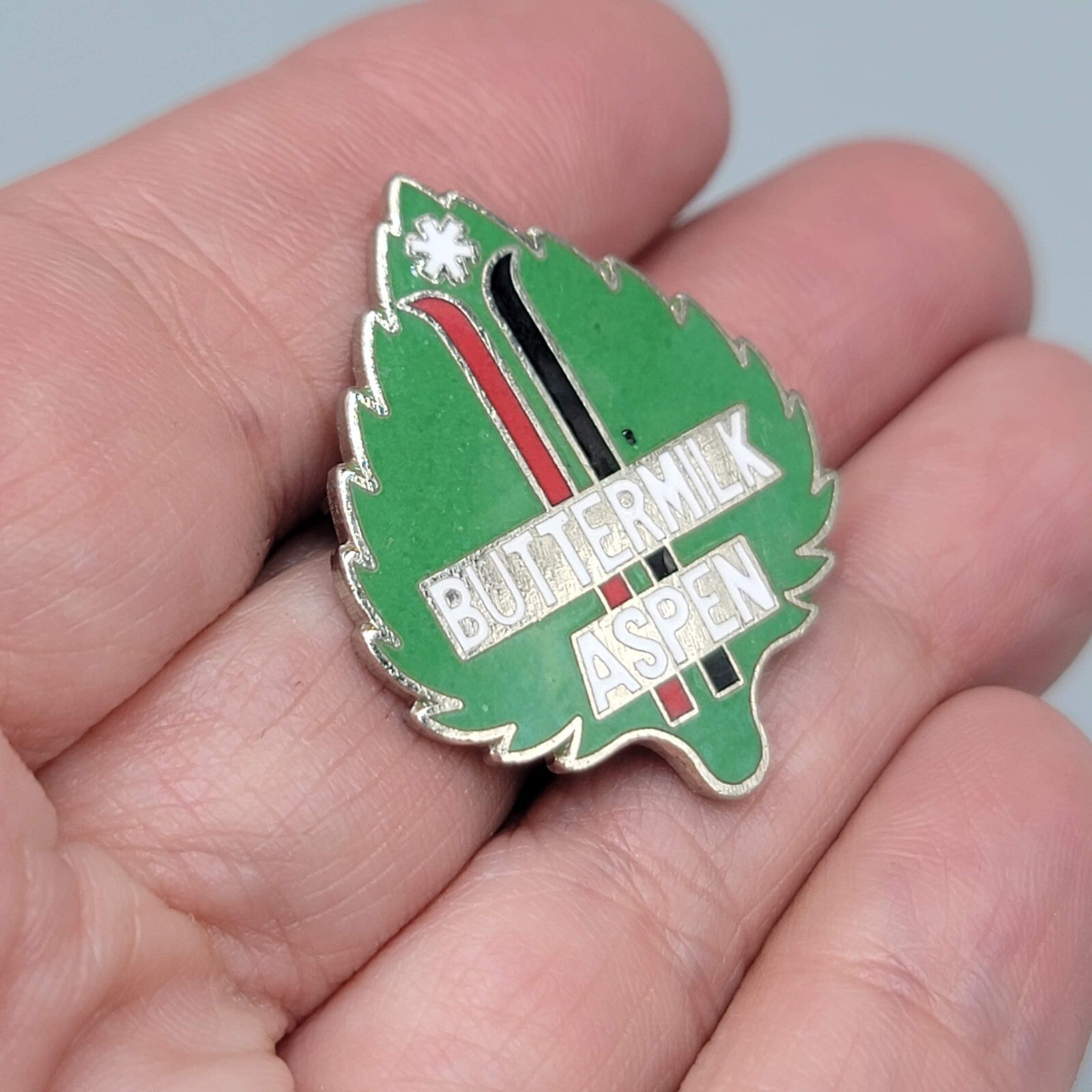 Aspen Leaf Snowflake Pin Vintage Green Enamel Lapel Hat Pin 1.25"