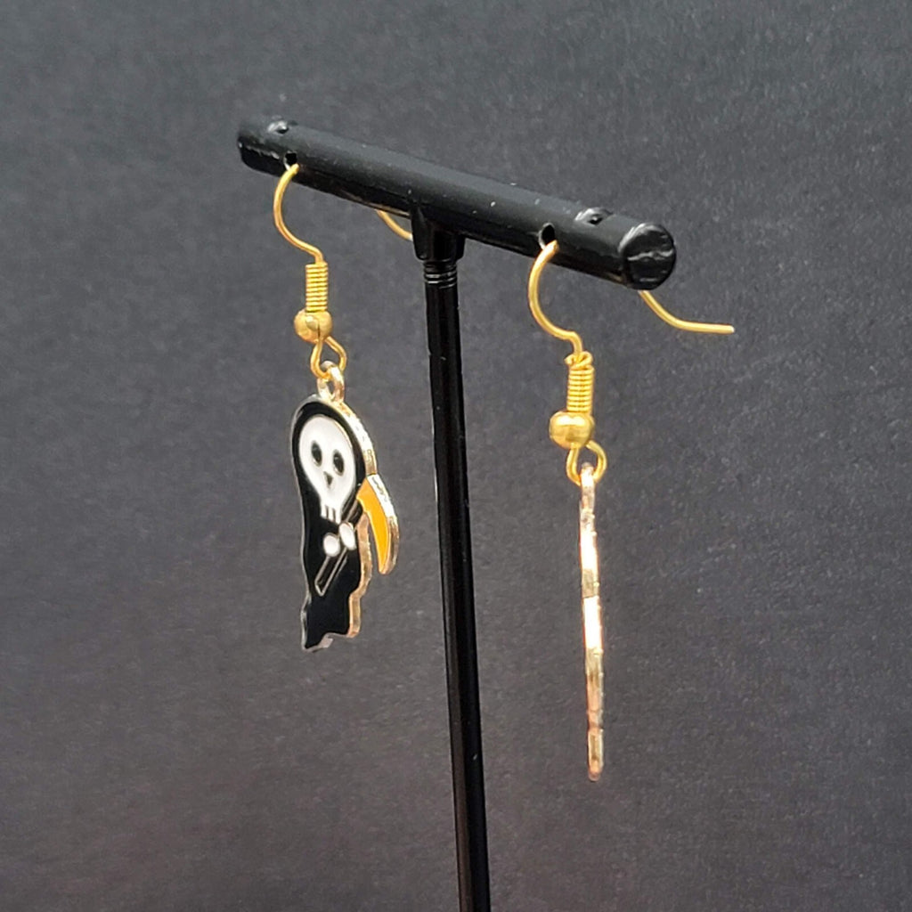 Halloween Grim Reaper Pierced Earrings Gold tone Enamel Dangle 1 1/8"