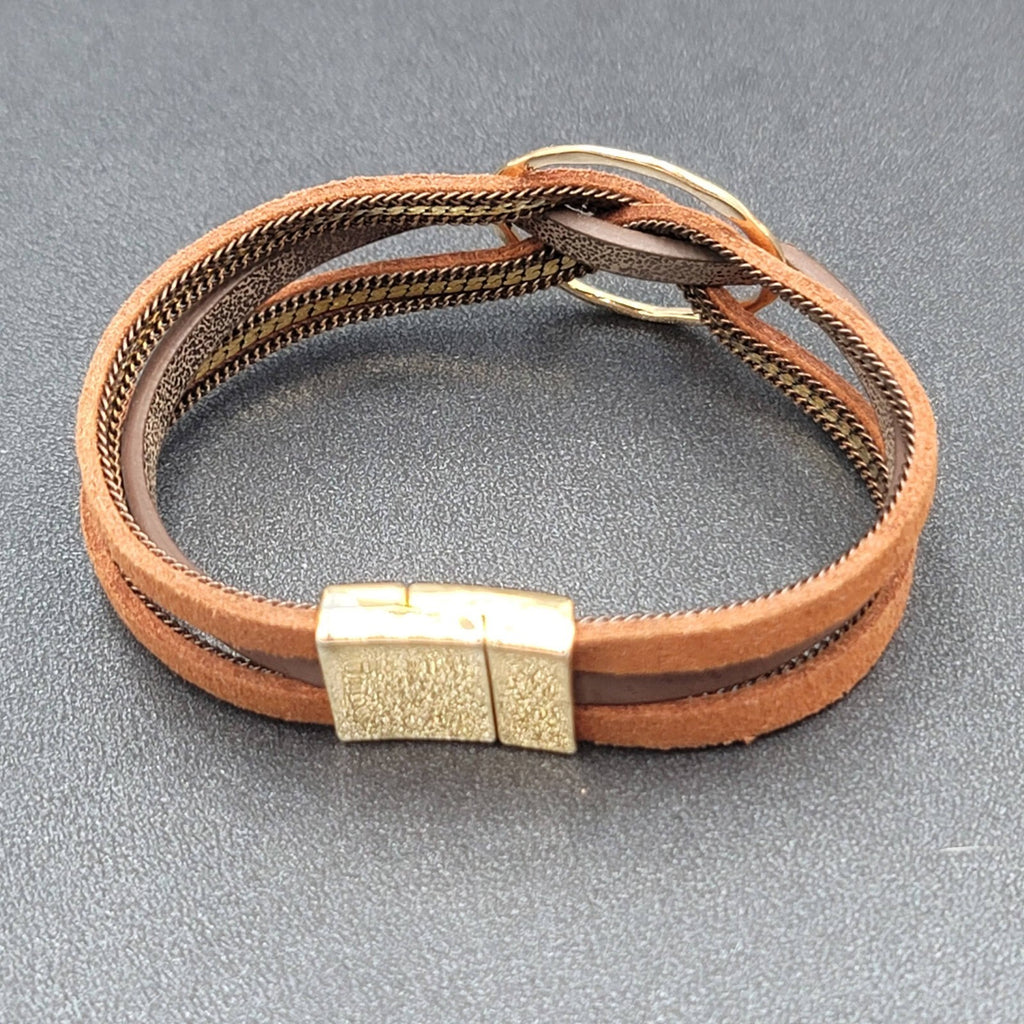 Leather Bracelet Gold tone Circle Magnet Closure Unsigned   7"