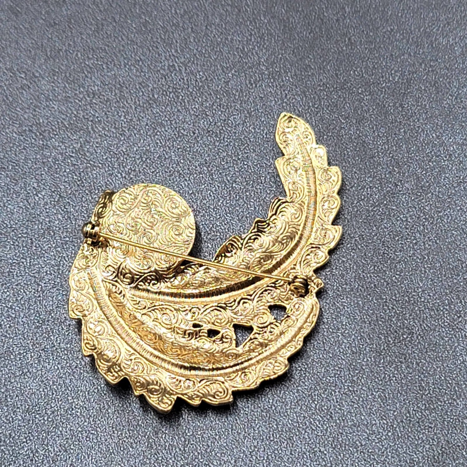 Vintage Brooch Pin Jewelry Costume Leaf Imitation Pearl Gold tone 2.75"