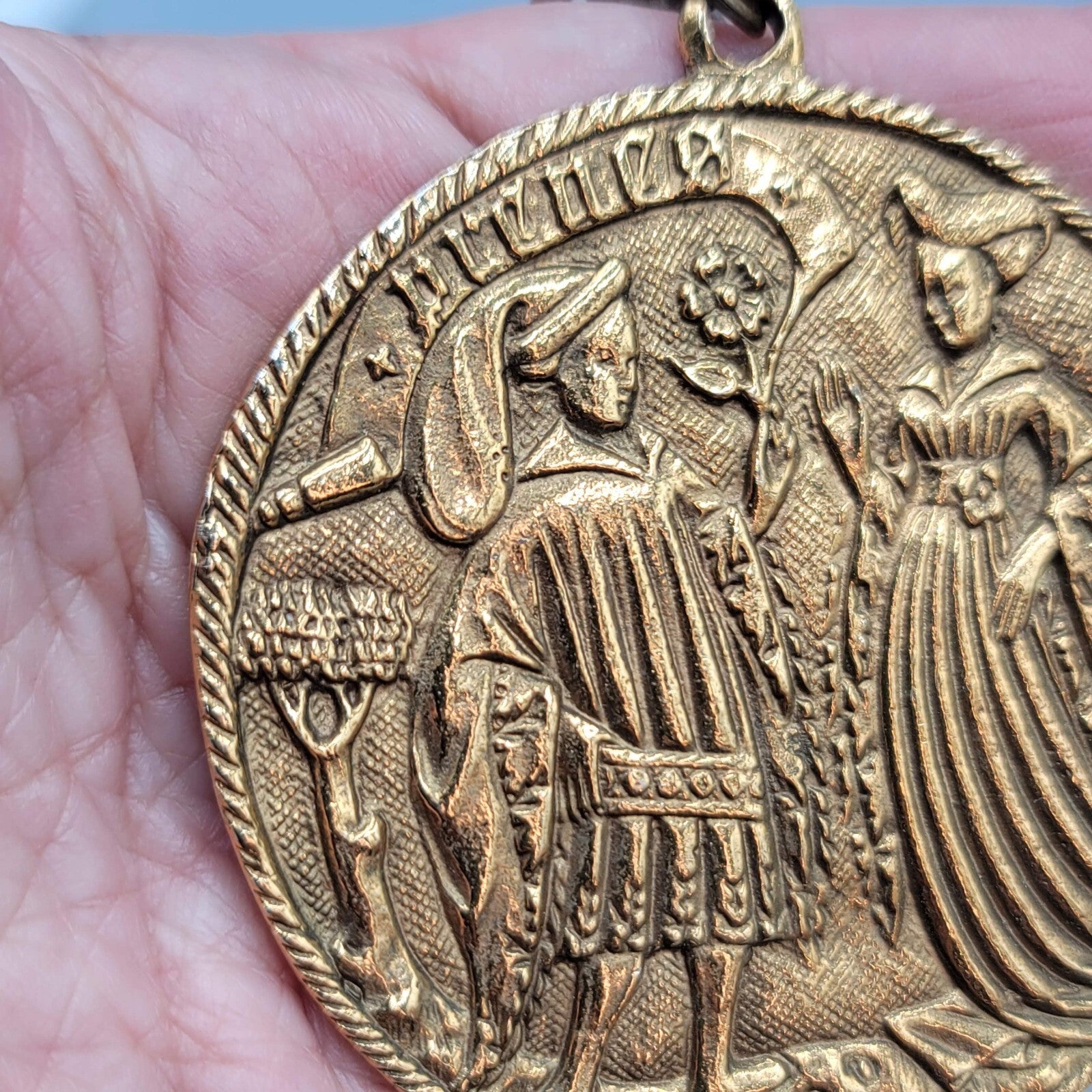 Vintage Alva Museum Replica Necklace The Lovers Gold tone 24"