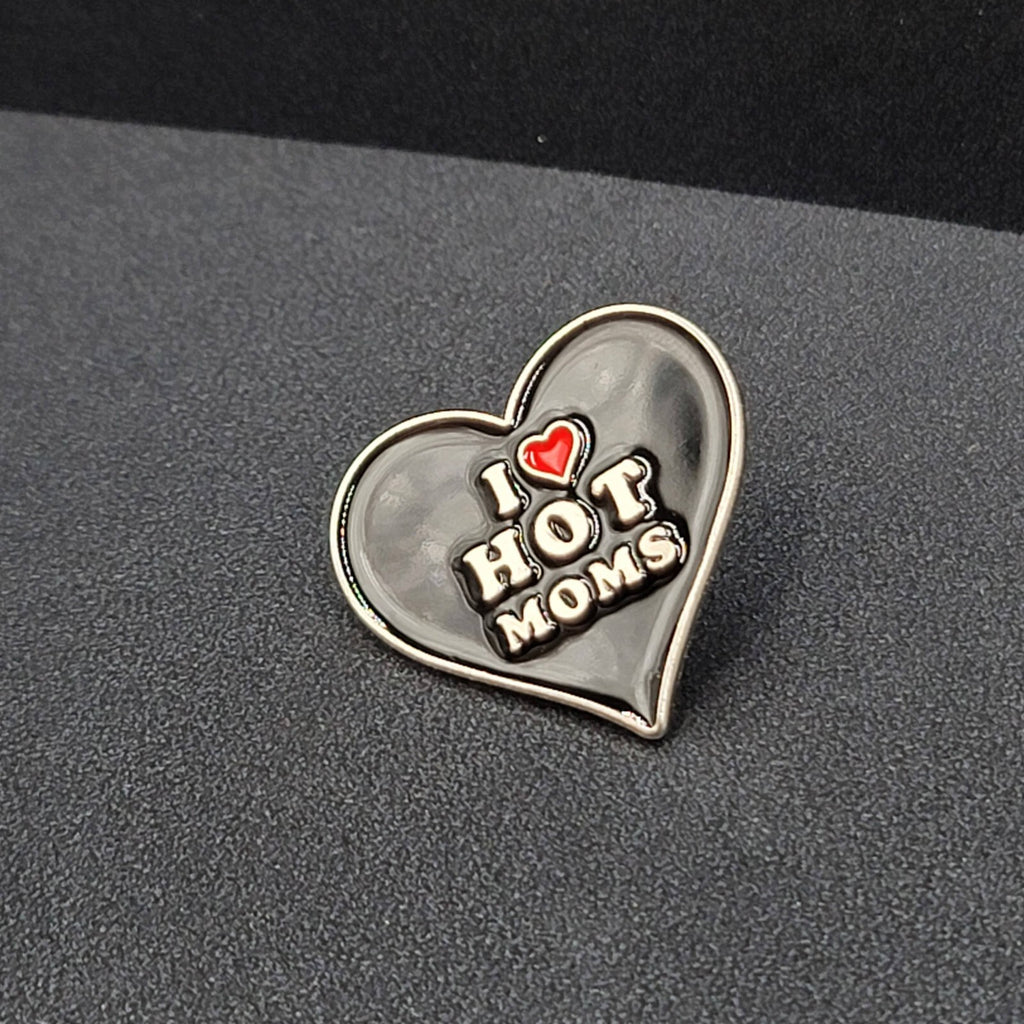 I Love Hot Moms Heart Black Metal Enamel Badge Brooch Pin 1 1/8"