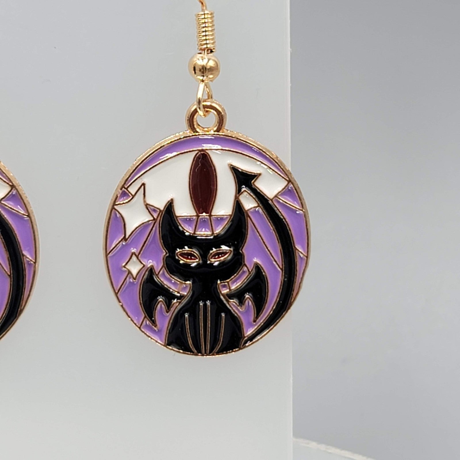 Kitty Cat in the Sun Enamel Pierced Earrings Gold tone Dangle 1 1/8"
