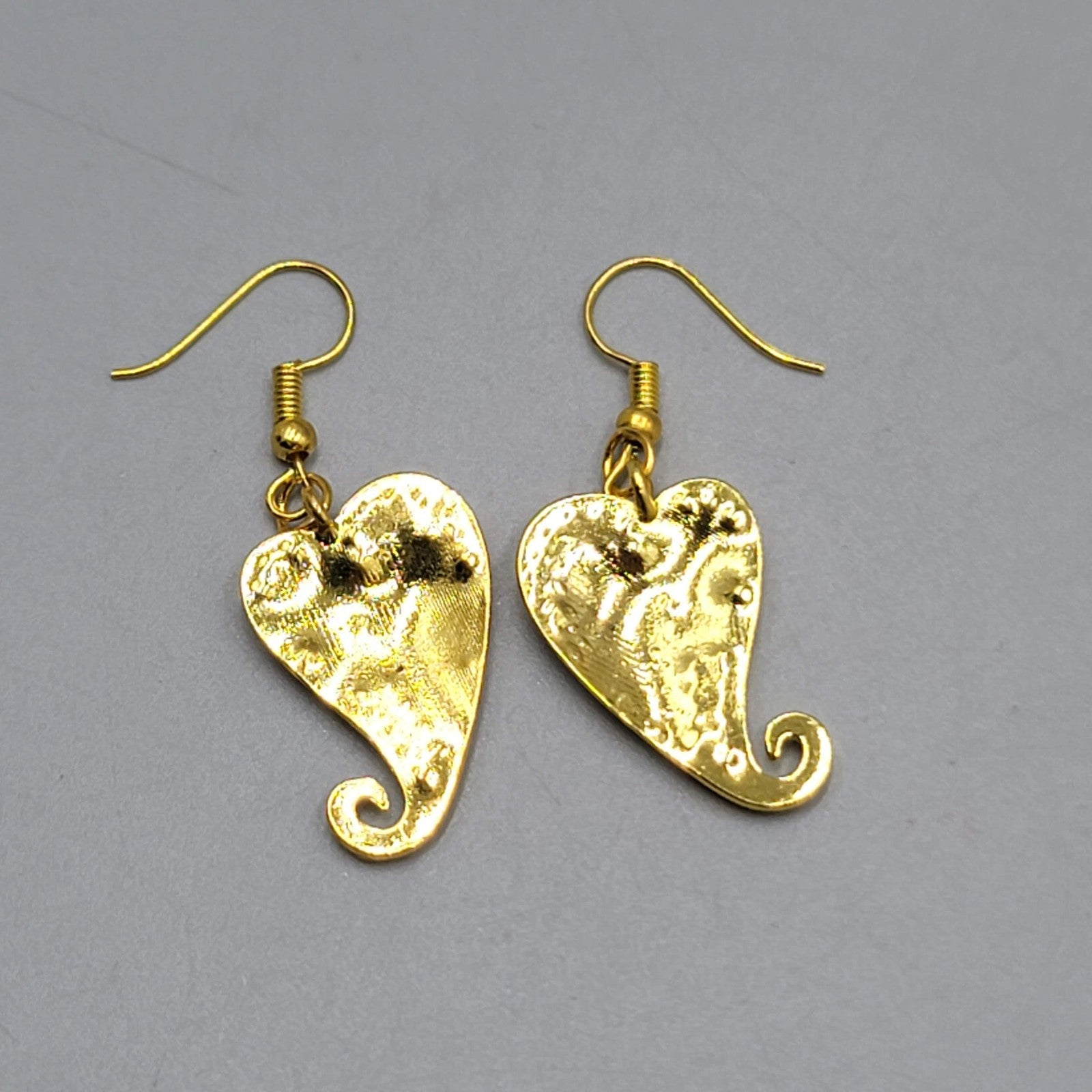 Red Heart Jack Sally Pierced Earrings Gold tone Dangle  1 1/8"