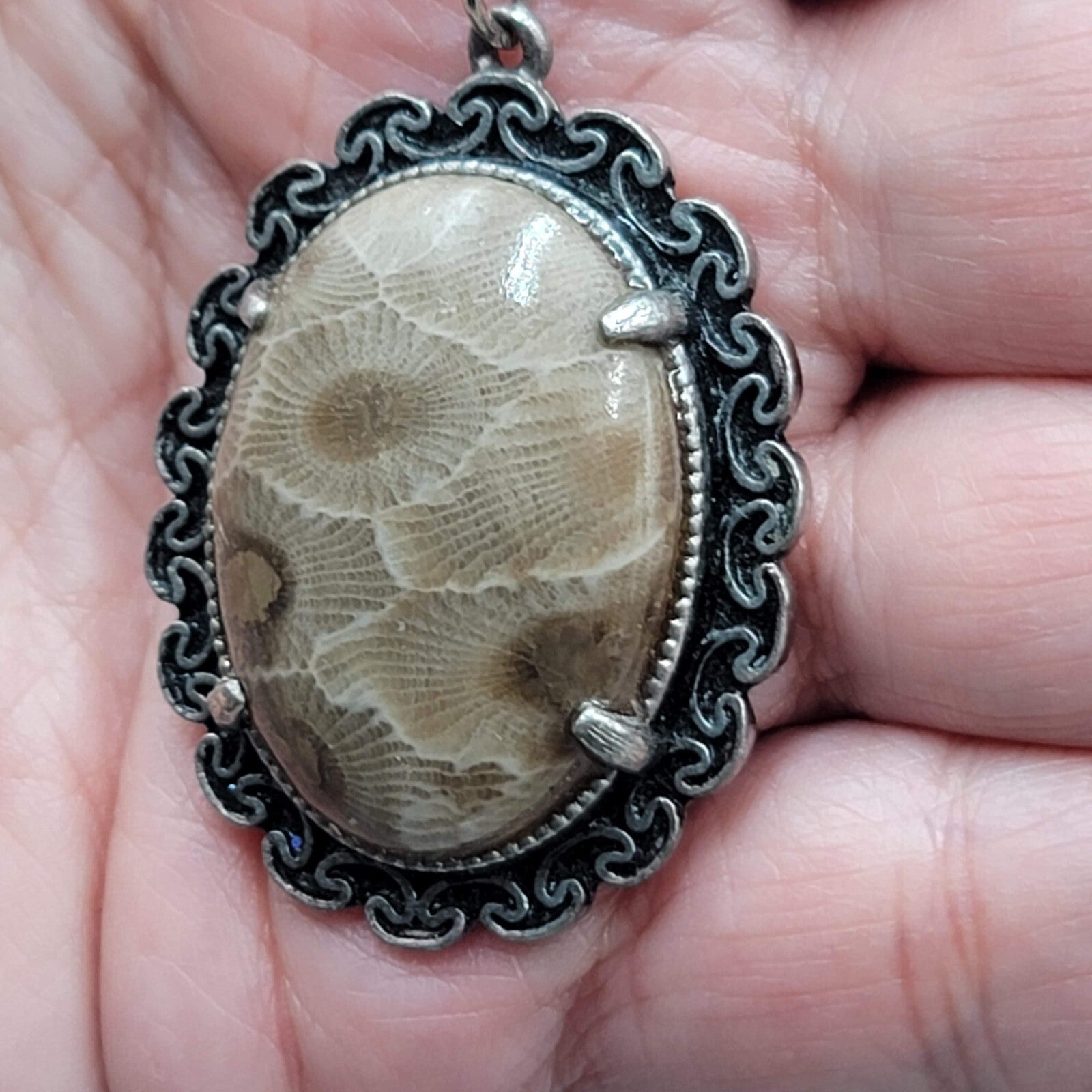 Petoskey Stone Cabochon Pendant Necklace Silver tone 24"
