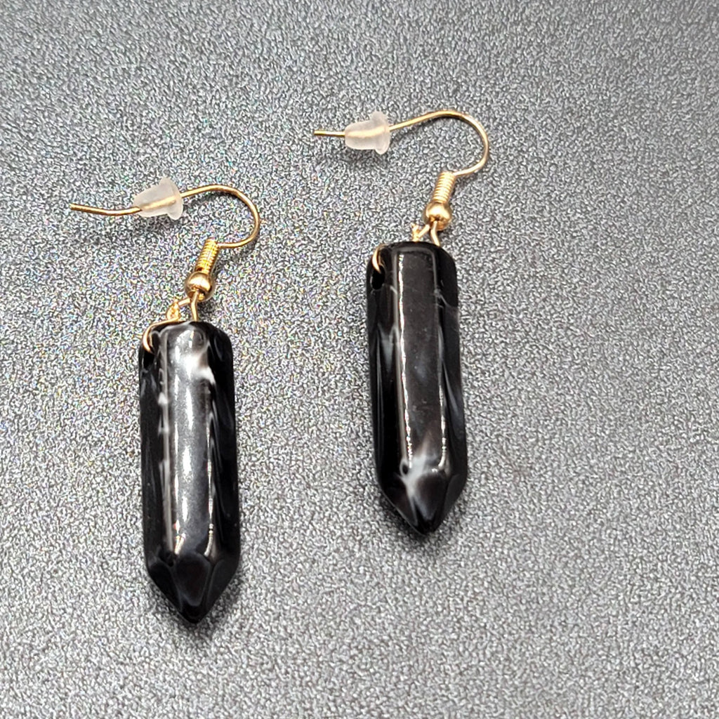 Pierced Earrings Black Marbled Resin Spike Pendulum Dangle Gold tone Hook 1.25"