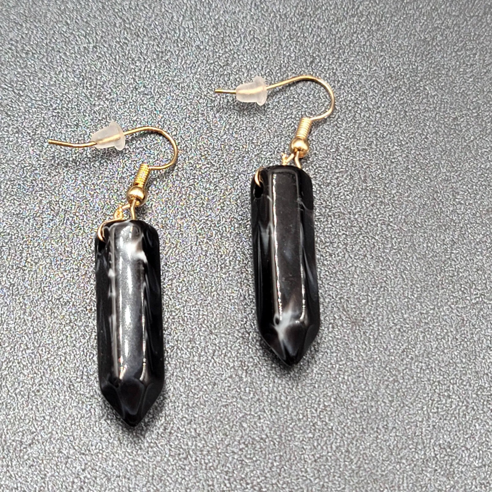 Pierced Earrings Black Marbled Resin Spike Pendulum Dangle Gold tone Hook 1.25"