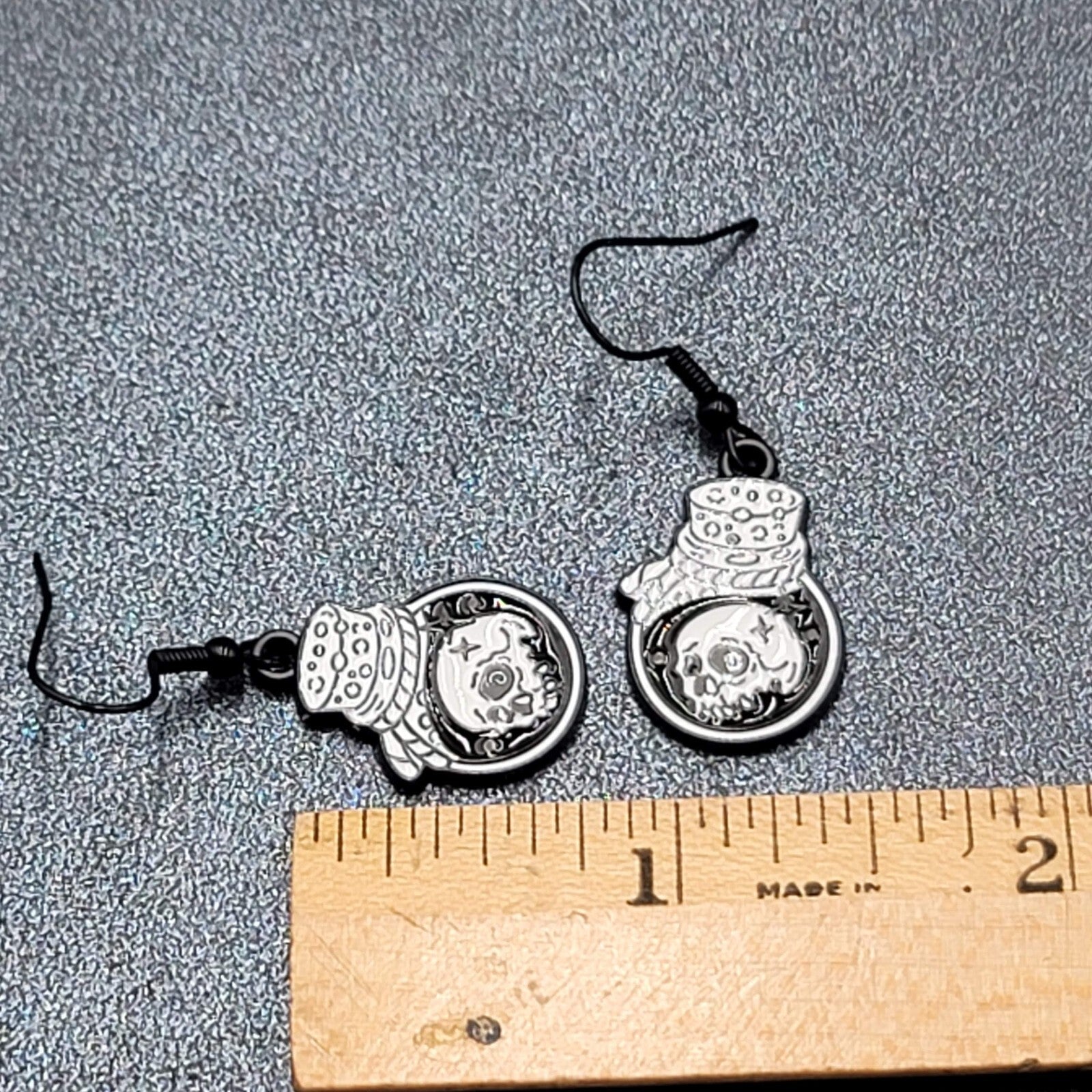 Poison Skull in Jar Pierced Earrings Black White Enamel Dangle Halloween 7/8" 