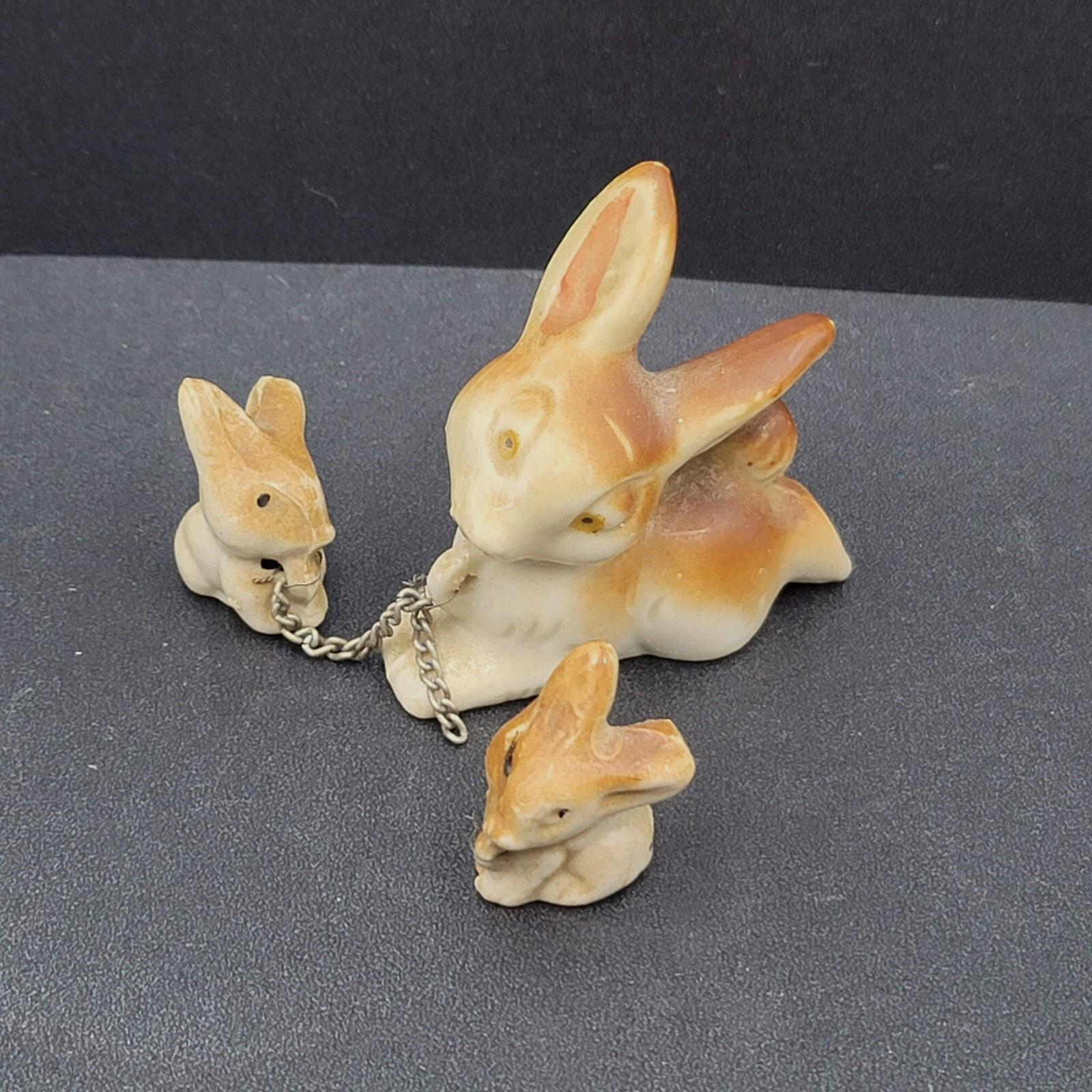 Vintage Figurines Rabbit Bunny Babies Chains Needs Restoration & Cleaning 2.25"