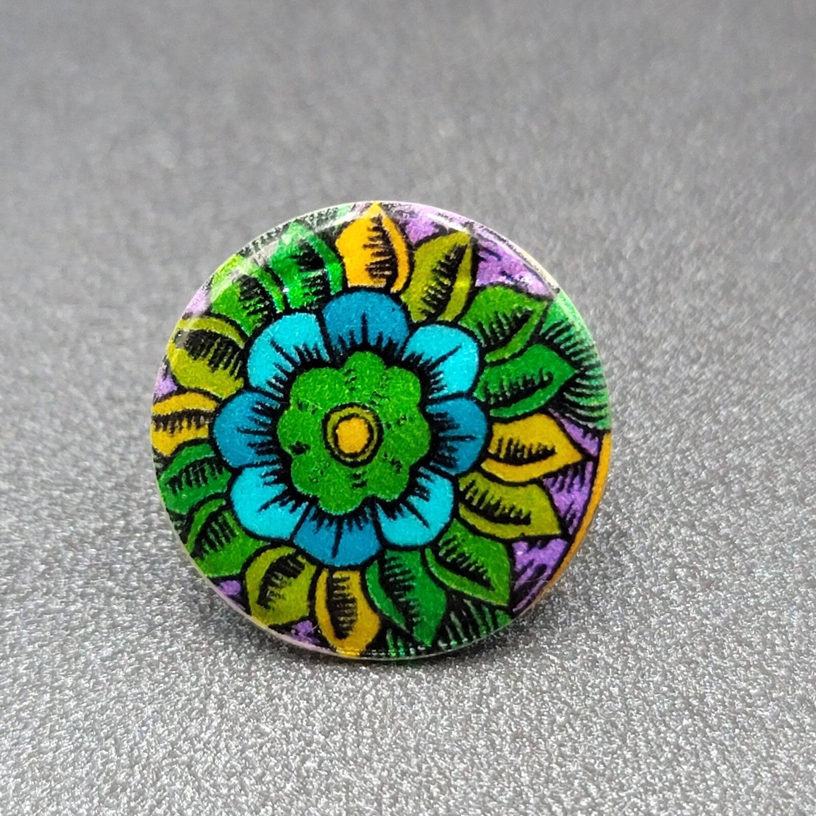 Flower Pierced Earrings Multicolor Mother of Pearl Round Studs 3/4"