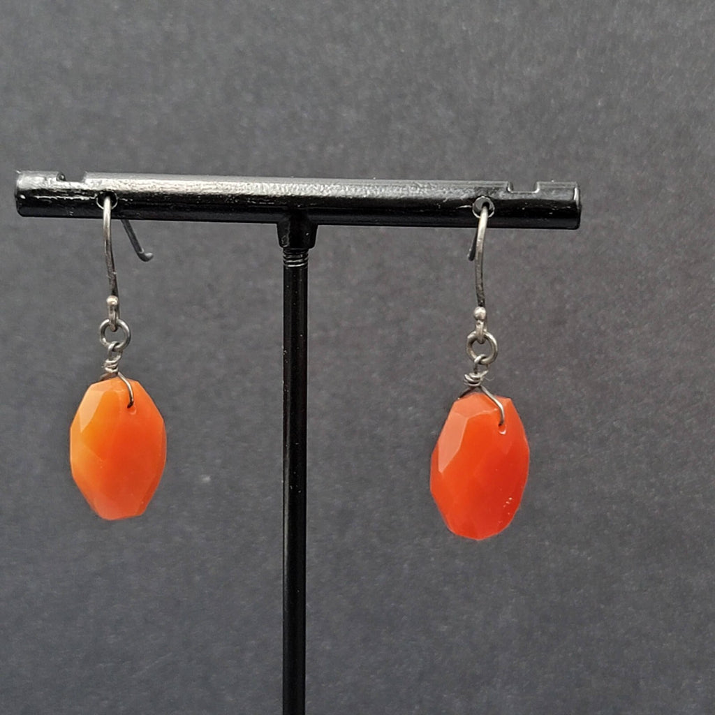 Pierced Earrings Carnelian Faceted Stone Bead Black Metal Dangle 5/8"