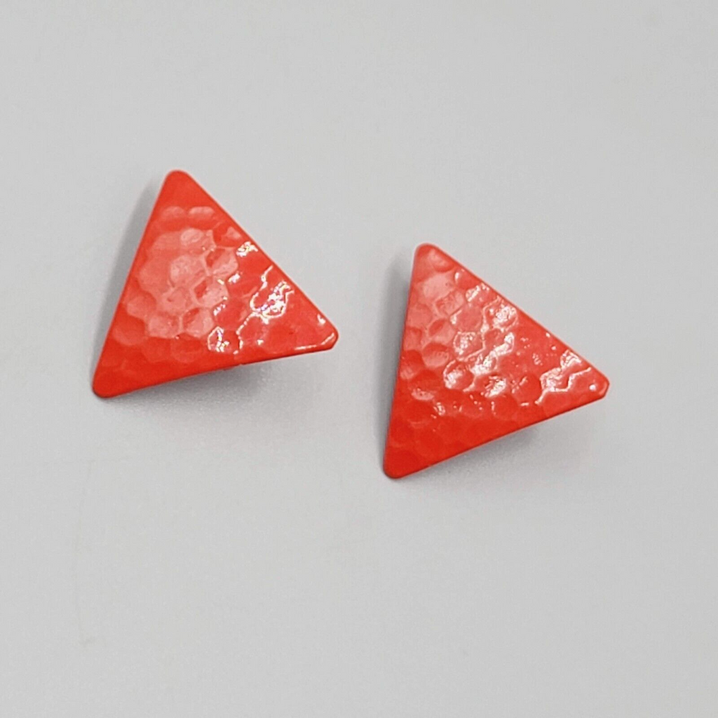 Vintage Triangle Clip on Earrings Red Enamel Hammered Metal 7/8'