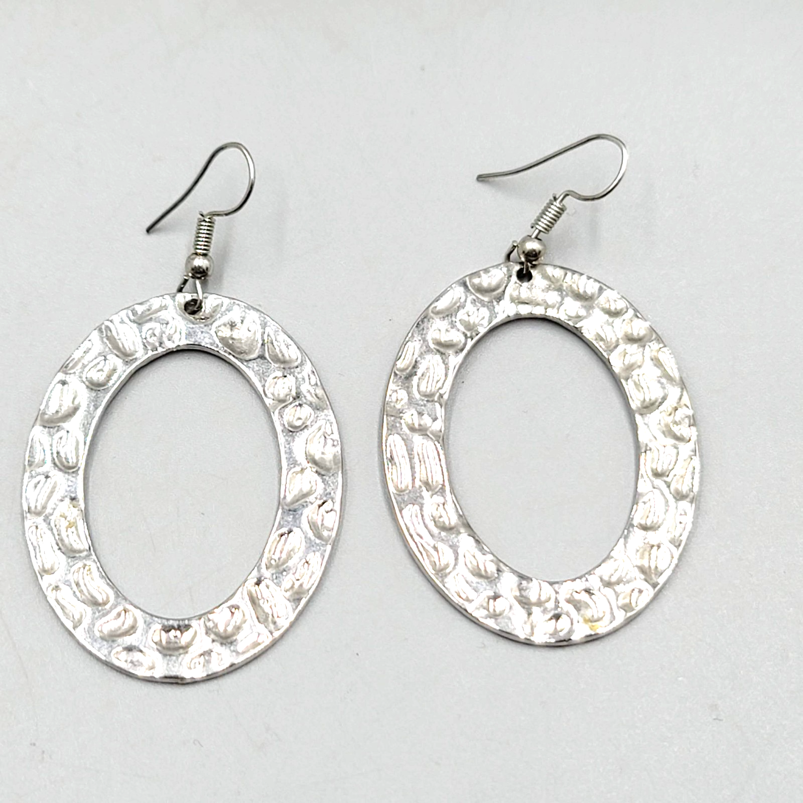 Open Oval Dangle Pierced Earrings Hammered Metal Silver tone 1.75"