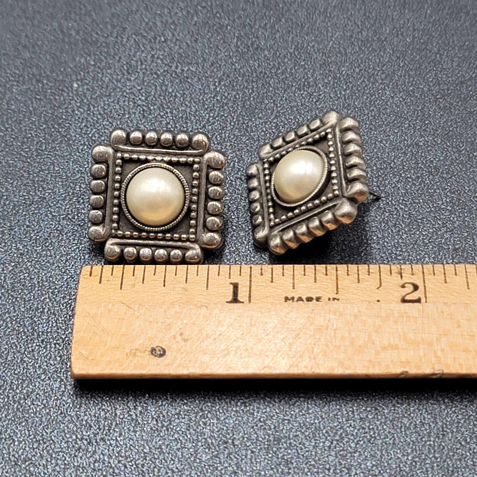 Pierced Earrings Embossed Square White Center 3/4"