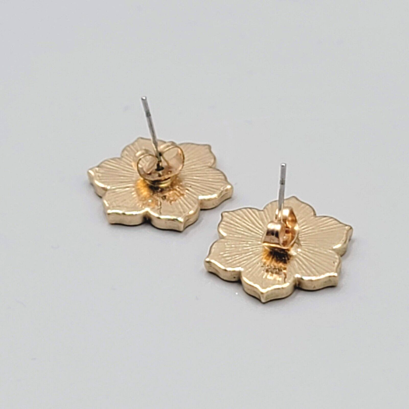 White Enamel Flower Pierced Earrings Gold tone Drop 3/4"