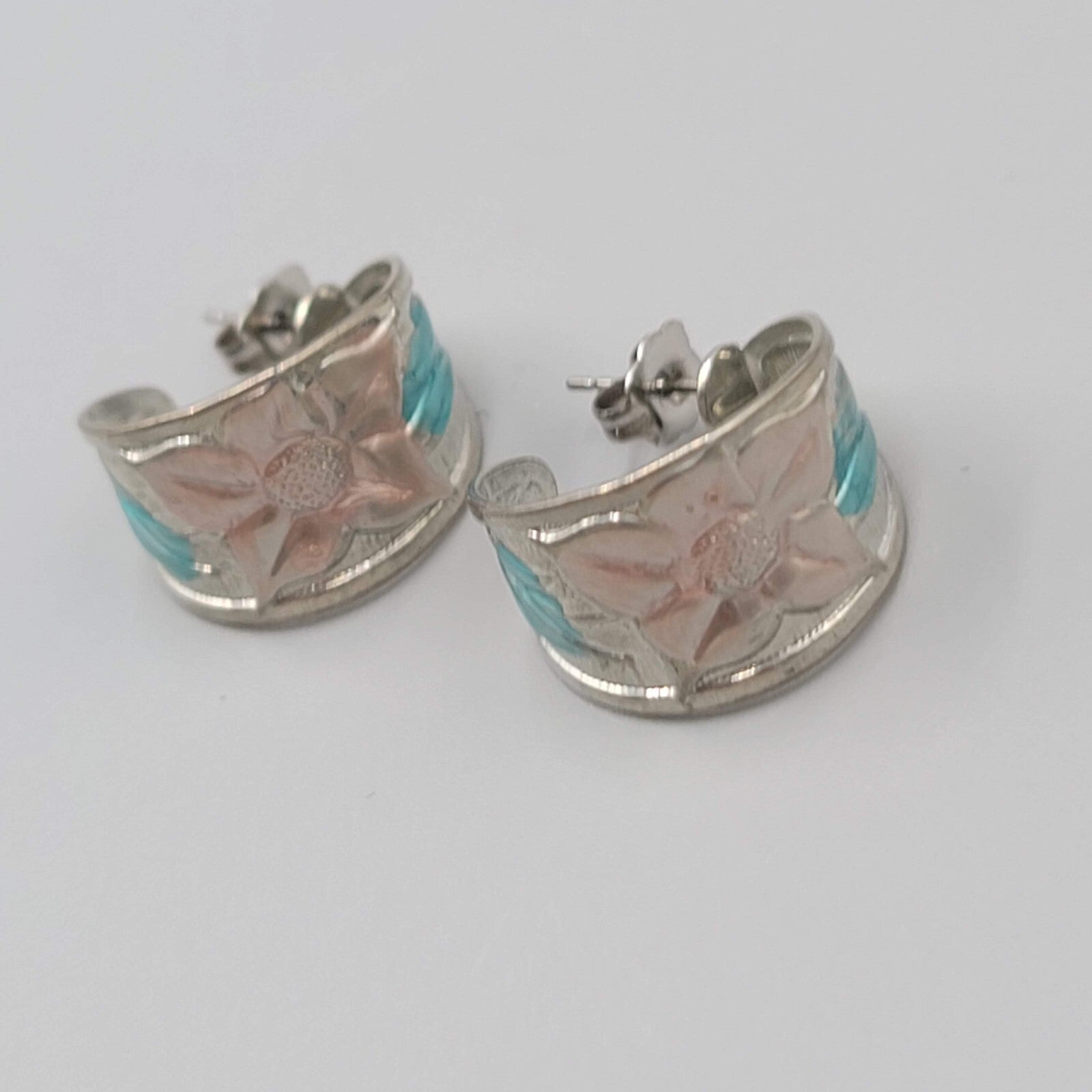 Vintage Hoops Pierced Earrings Silver tone Pastel Pink Blue Embossed Flowers 5/8