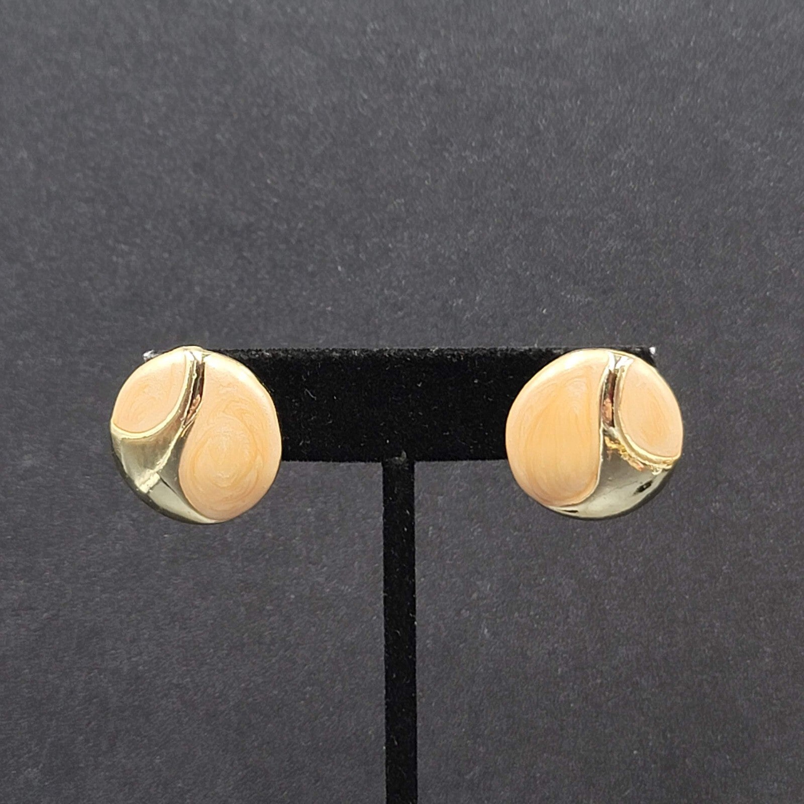 Vintage Pierced Earrings Light Peach Swirl Enamel Round Gold tone 7/8"