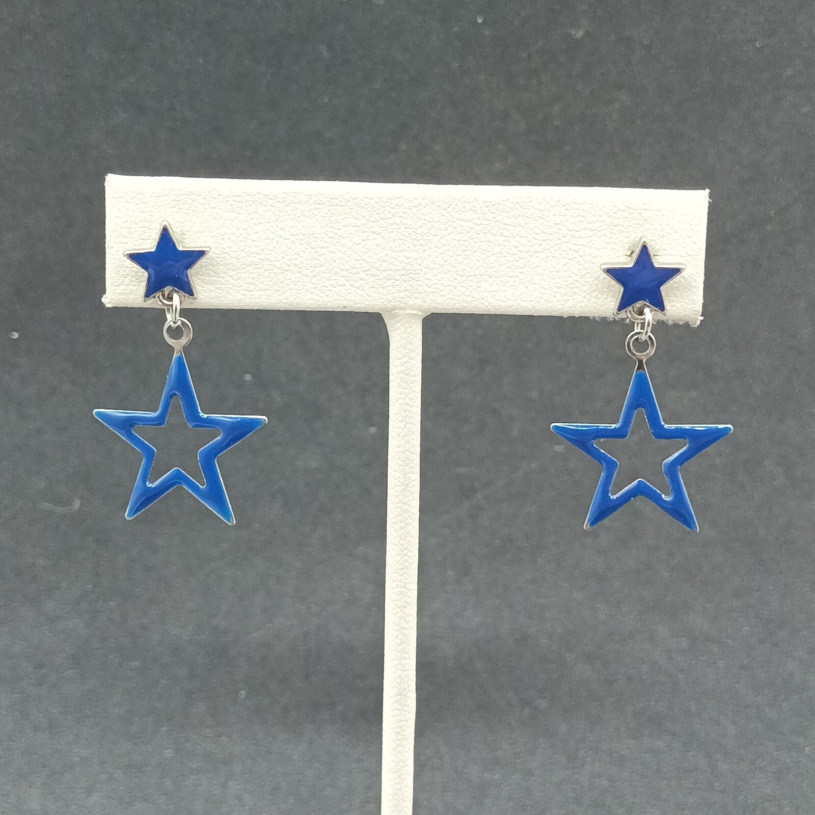 Lot of 2 Pairs Pierced Earrings Red Blue Enamel Silver tone Star Dangle 1 1/4"