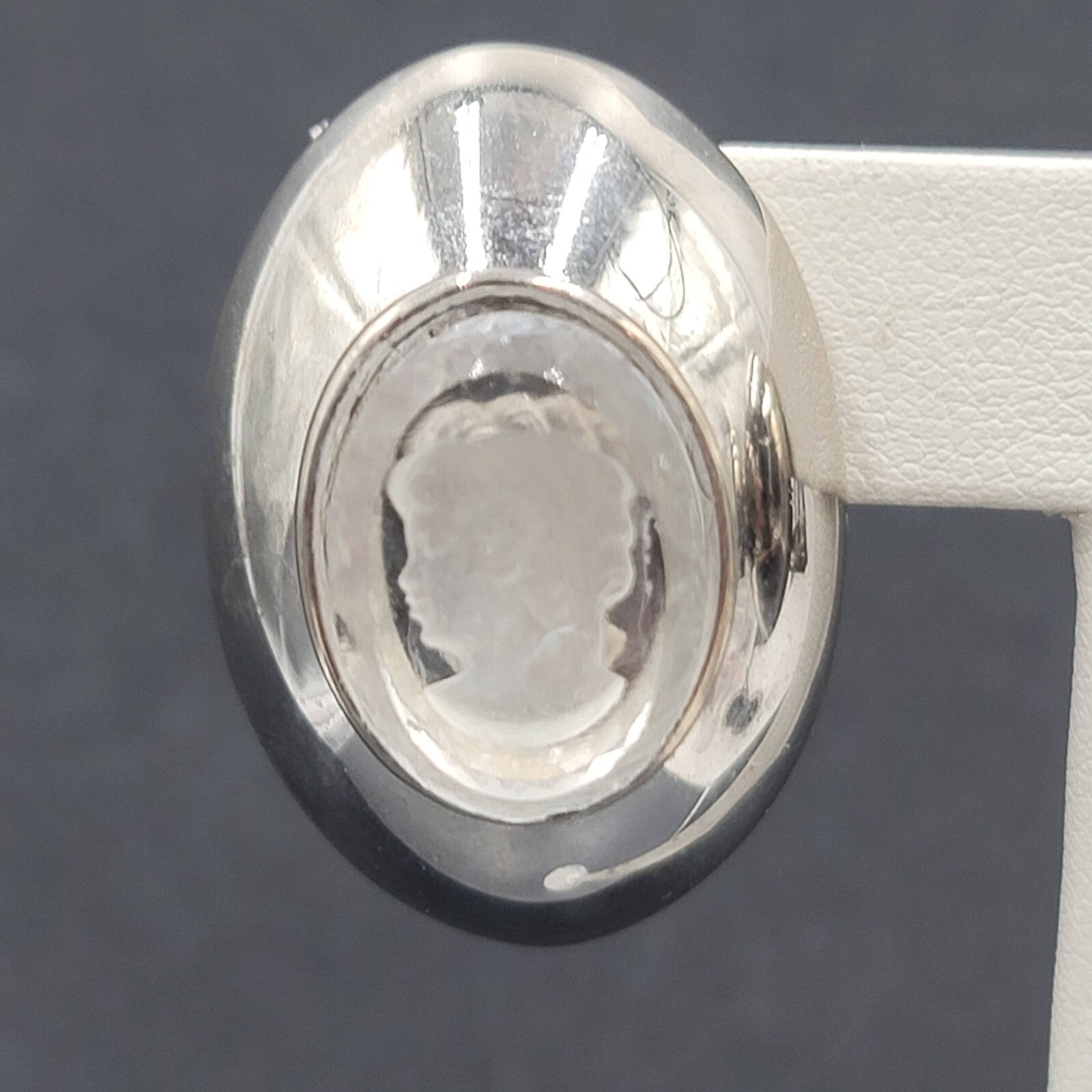 Vintage ELLEN DESIGNS Clip on Earrings Silver tone Glass Intaglio Cameo 1 3/8"