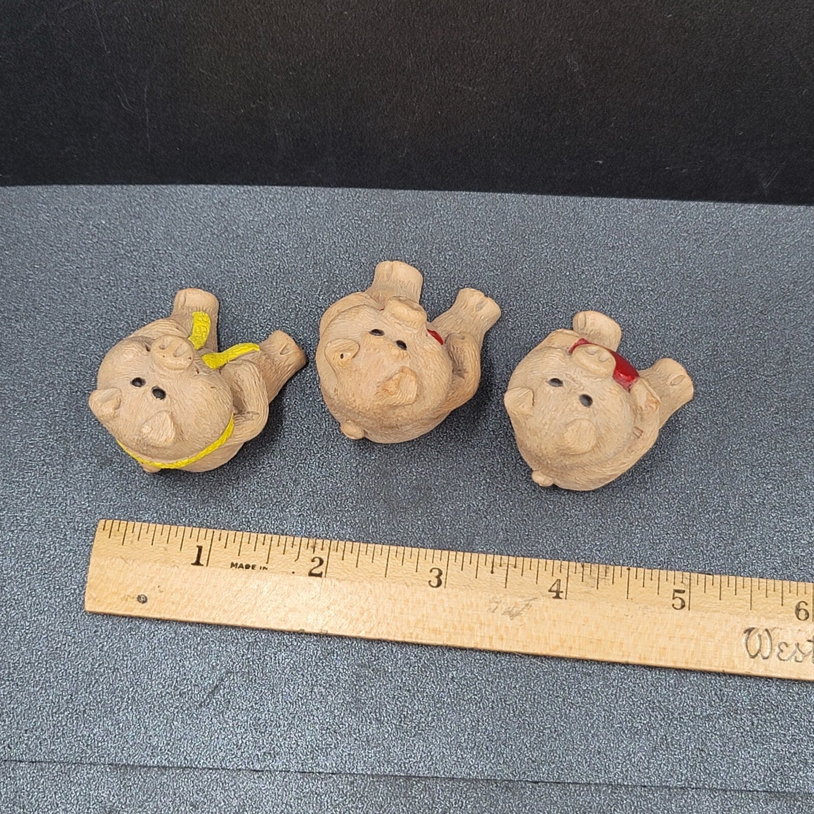 Vintage Miniature Mini by Lutz Pig Figurines Resin Heart Bow Scarf 1.5"